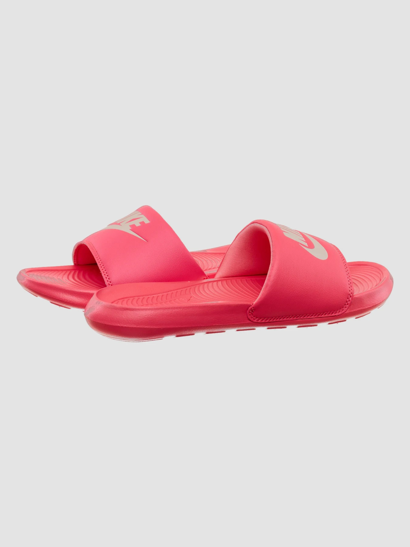 Шлёпанцы NIKE Victori One Slide модель CN9677-802 Шлёпанцы NIKE Victori One Slide модель CN9677-802 Фото