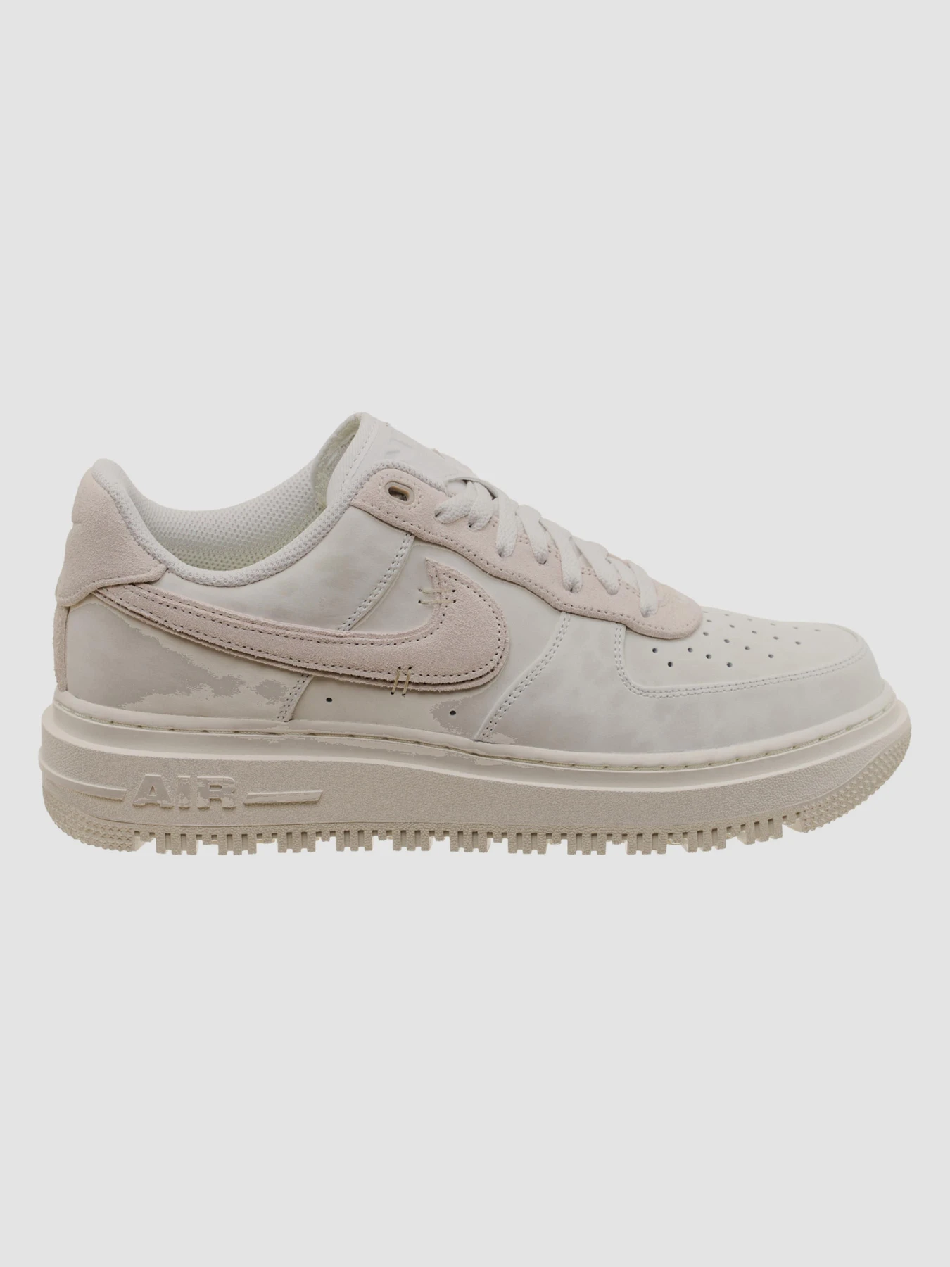 Кросівки NIKE Air Force 1 Luxe модель DD9605-100 Кросівки NIKE Air Force 1 Luxe модель DD9605-100 Фото