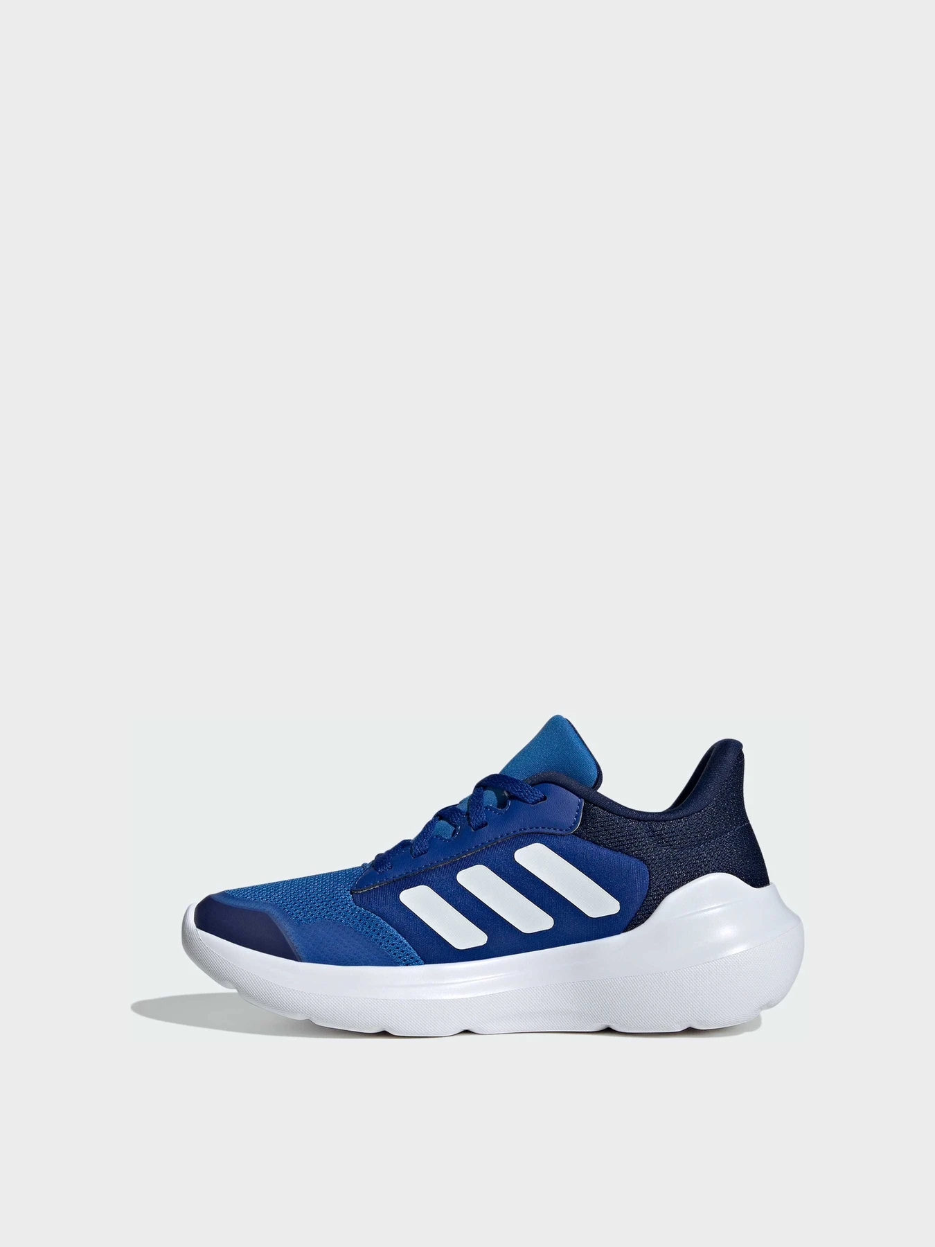 Кроссовки Adidas модель IE3549 Кроссовки Adidas модель IE3549 Фото