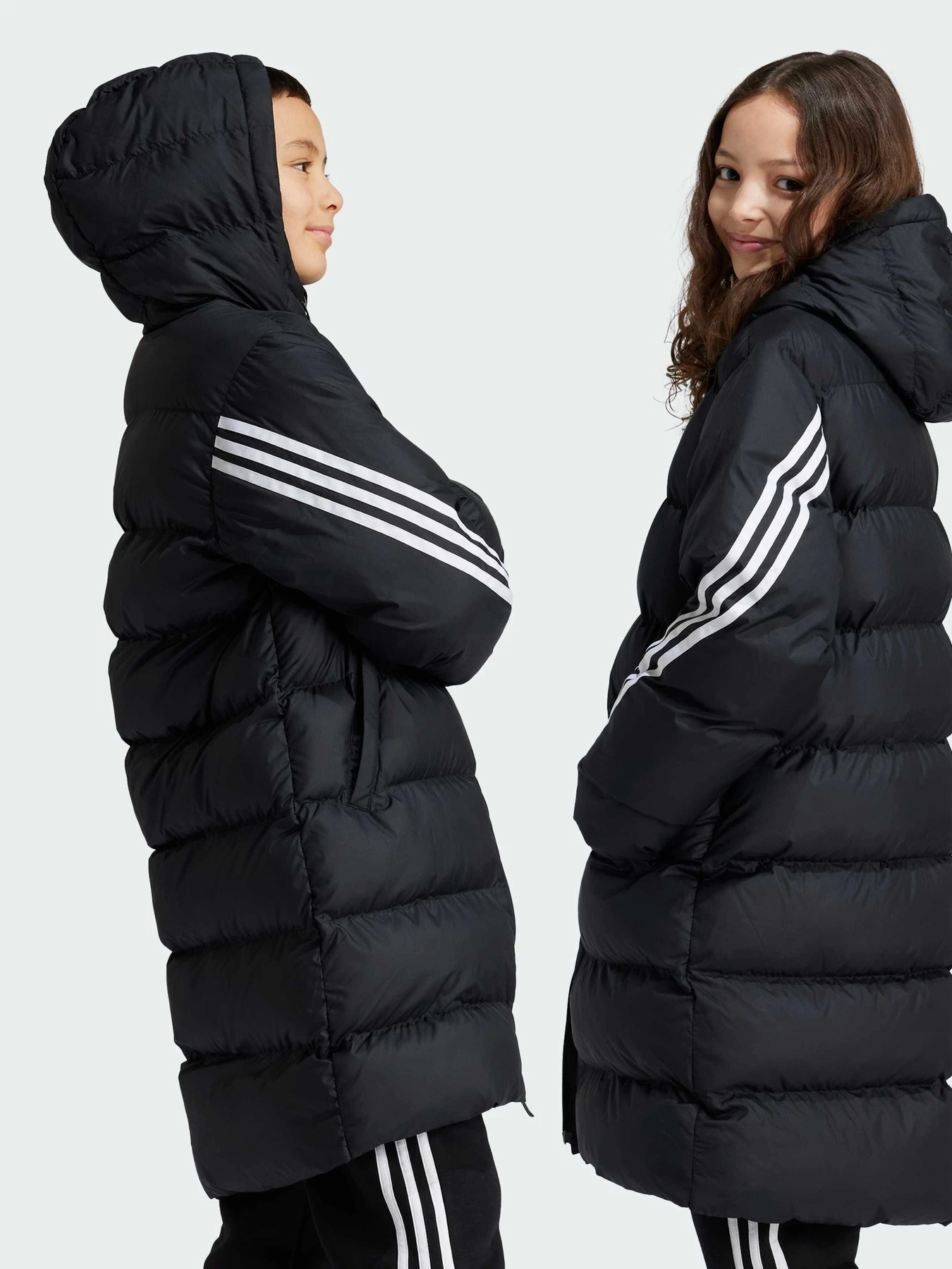 Куртки та дублянки Adidas модель IV9612 Фото