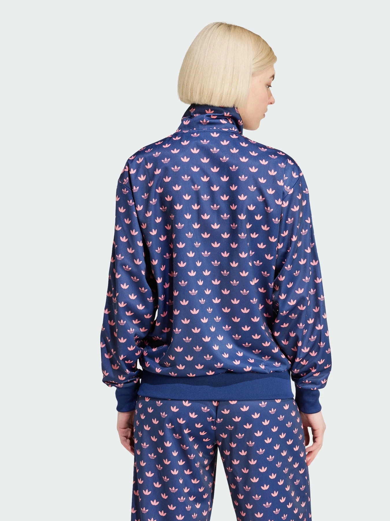 Худи и свитшоты Adidas Graphics модель IY0325 Худи и свитшоты Adidas Graphics модель IY0325 Фото