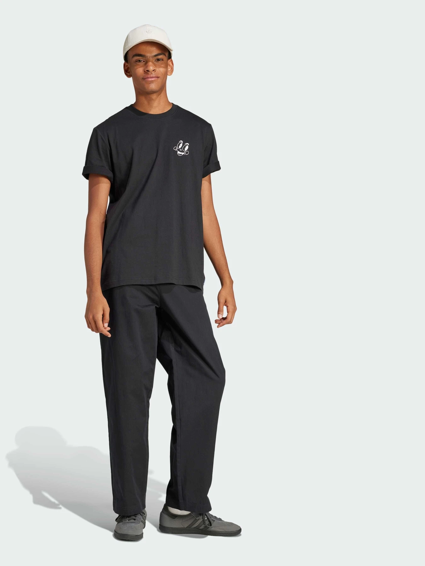 Футболки і поло Adidas Graphics модель JN7032 Футболки і поло Adidas Graphics модель JN7032 Фото