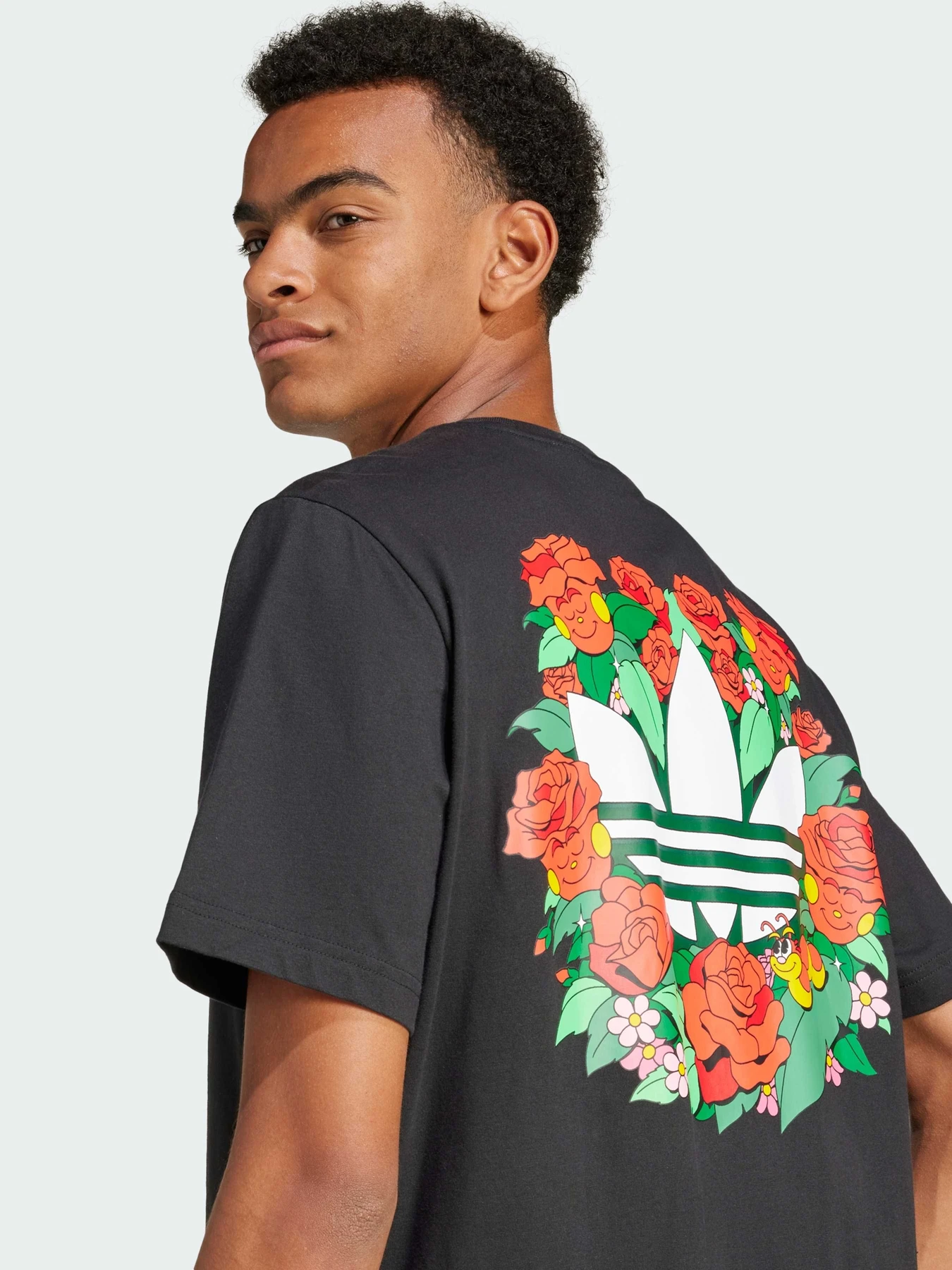 Футболки і поло Adidas Graphics модель JN7032 Футболки і поло Adidas Graphics модель JN7032 Фото