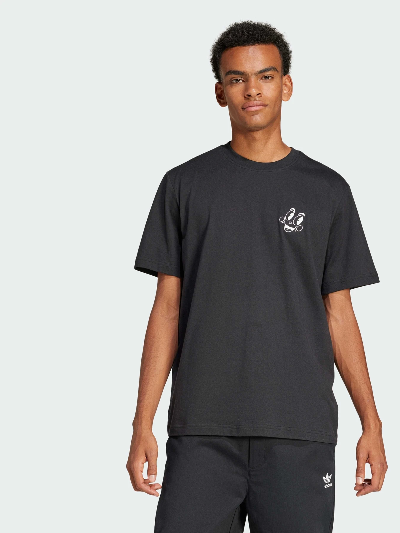 Футболки і поло Adidas Graphics модель JN7032 Футболки і поло Adidas Graphics модель JN7032 Фото