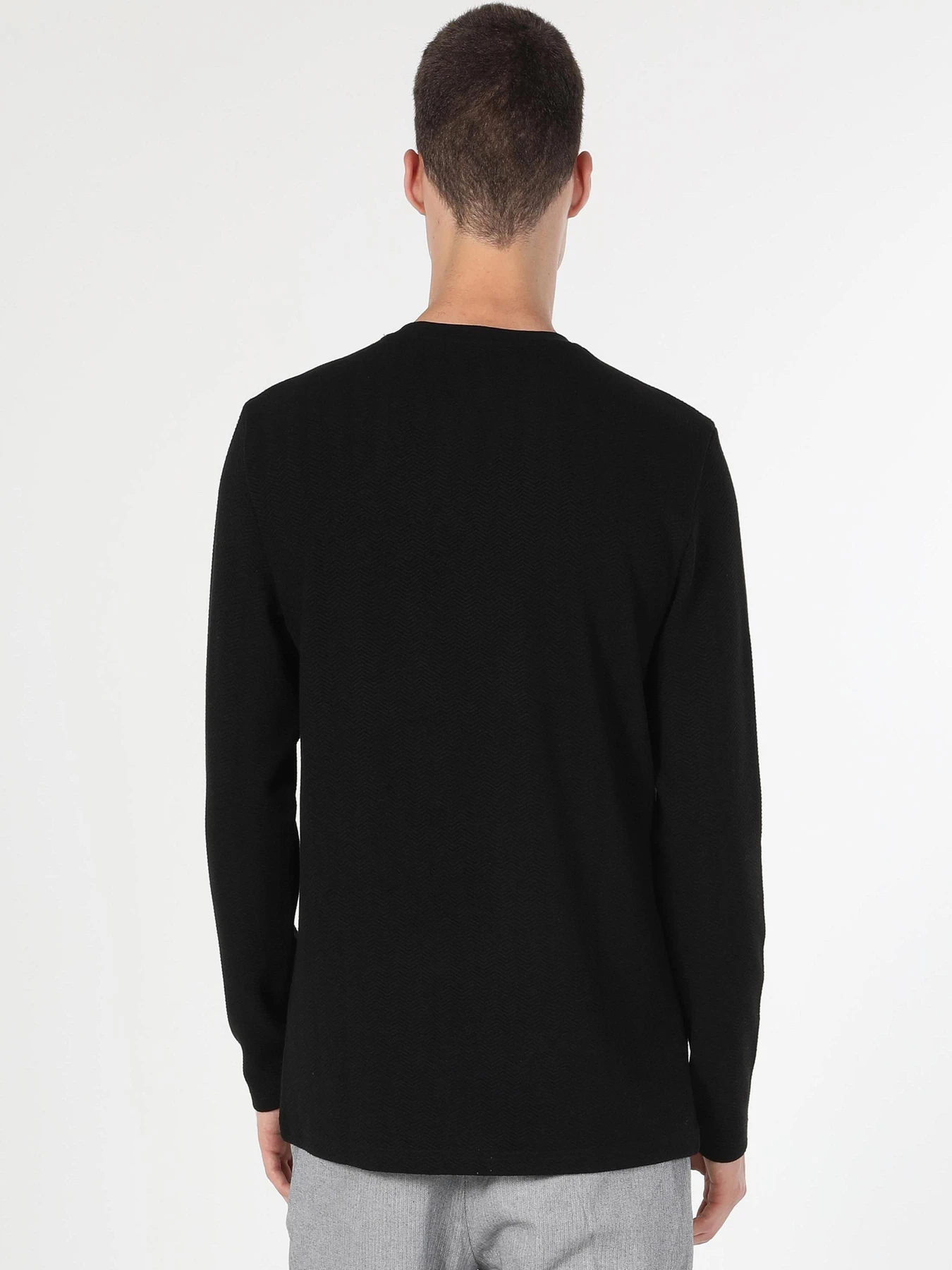Худи и свитшоты Colin’s модель CL1060482_Q1.V1_BLK Фото