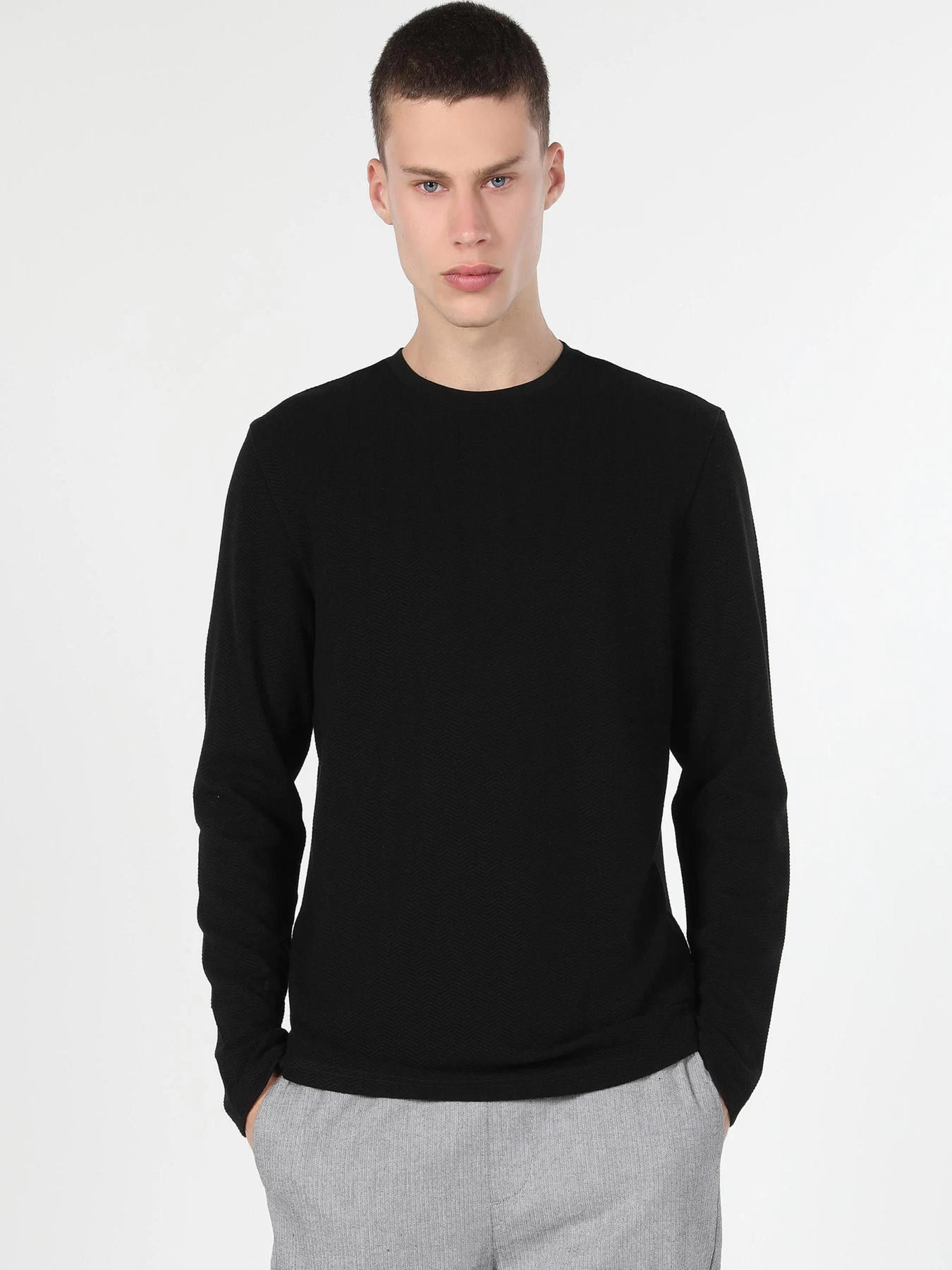 Худи и свитшоты Colin’s модель CL1060482_Q1.V1_BLK Фото