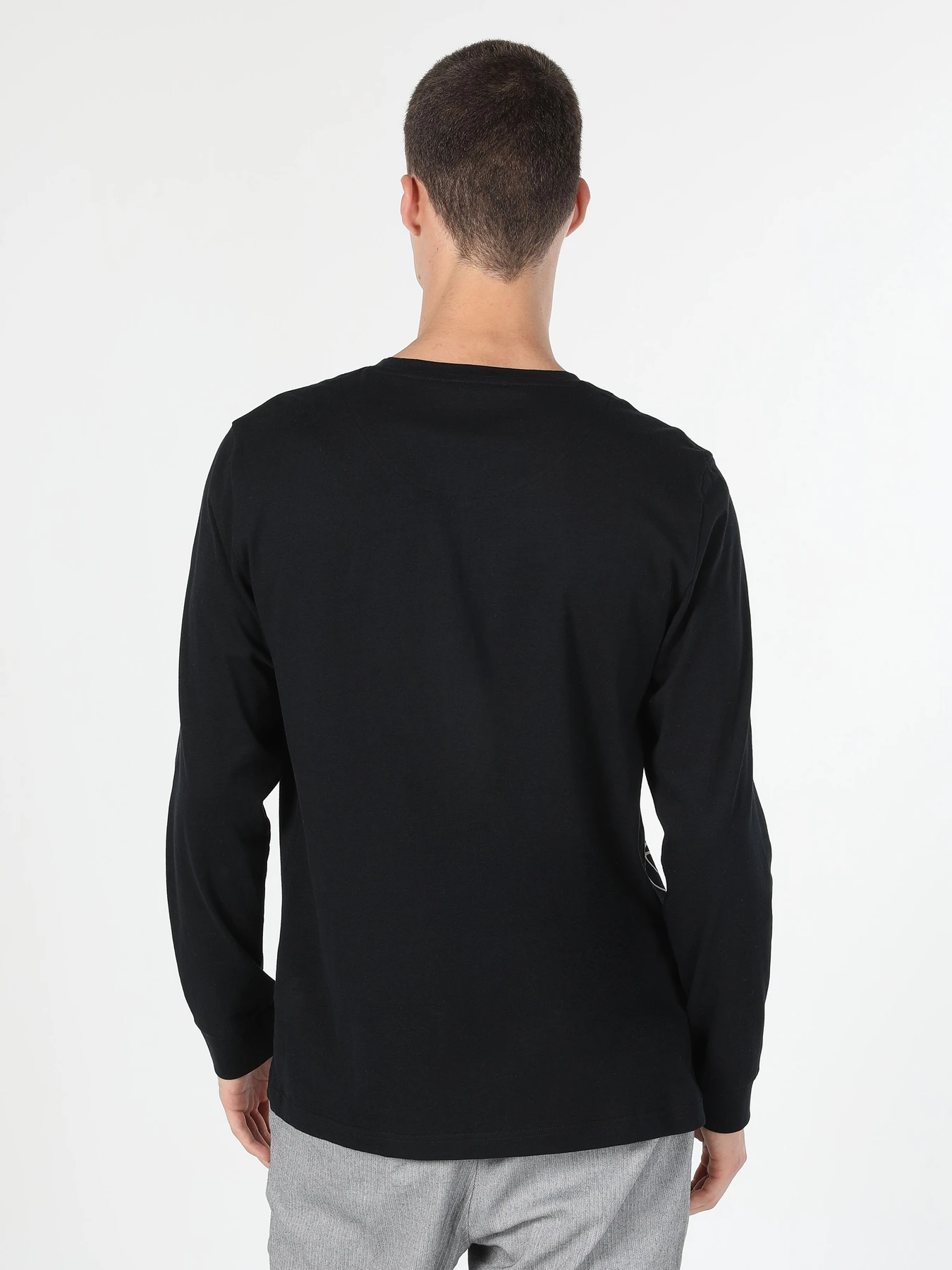 Худи и свитшоты Colin’s модель CL1059596_Q1.V1_BLK Фото