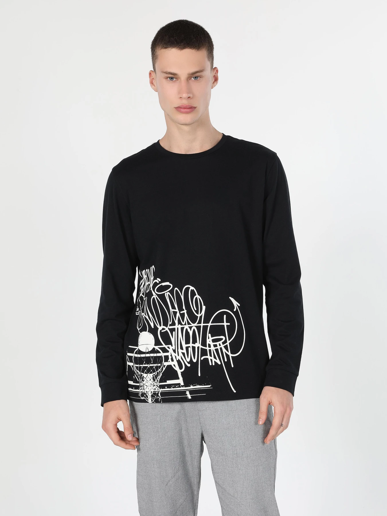 Худи и свитшоты Colin’s модель CL1059596_Q1.V1_BLK Фото
