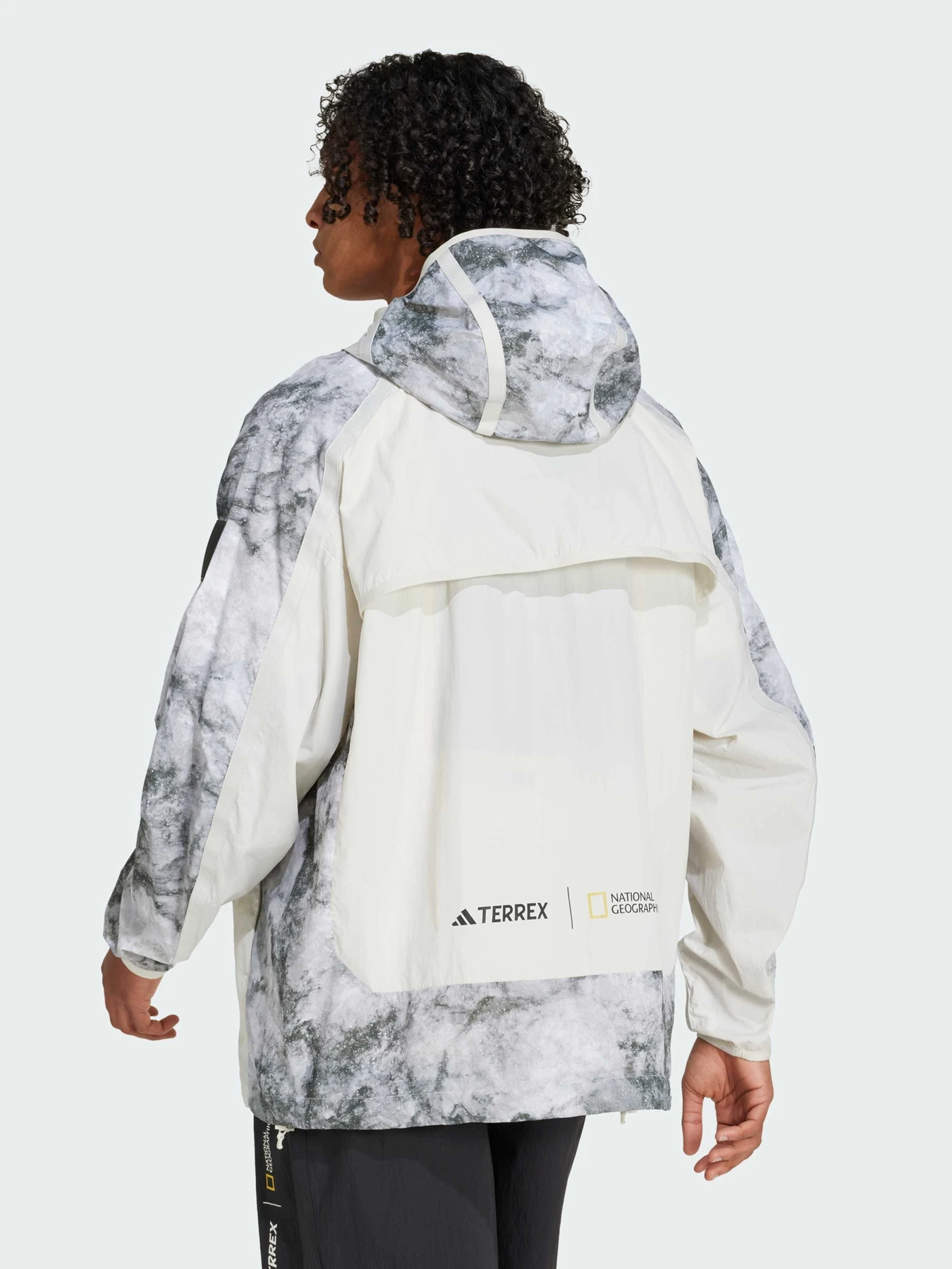 Куртки и дубленки Adidas модель JD5838 Куртки и дубленки Adidas модель JD5838 Фото