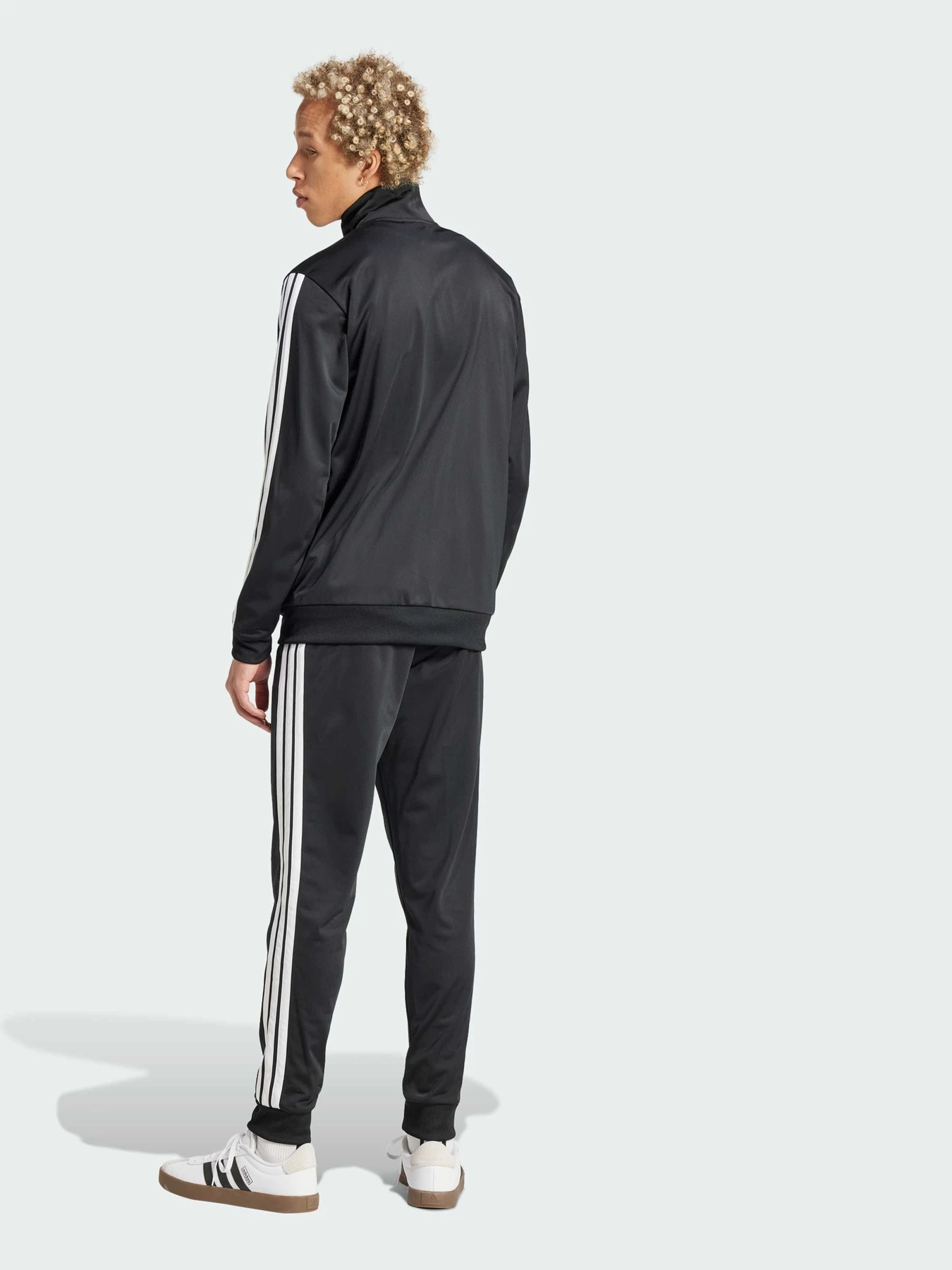 Костюмы Adidas 3 Stripes модель JI8858 Костюмы Adidas 3 Stripes модель JI8858 Фото