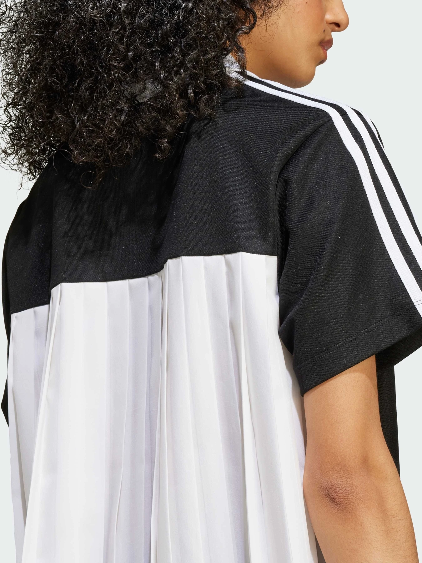 Футболки і поло Adidas модель JZ6783 Футболки і поло Adidas модель JZ6783 Фото