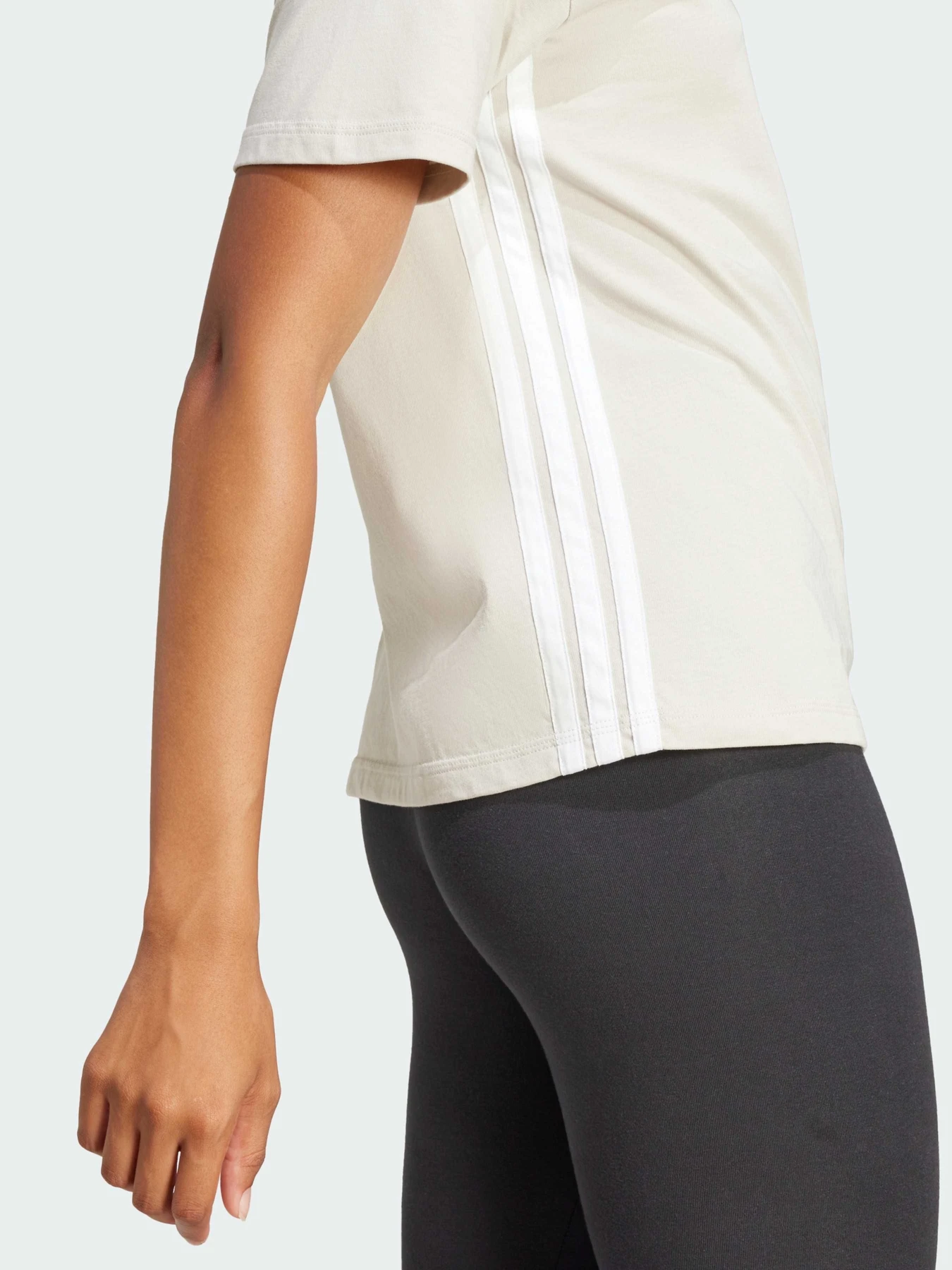 Футболки и поло Adidas модель JE1237 Футболки и поло Adidas модель JE1237 Фото