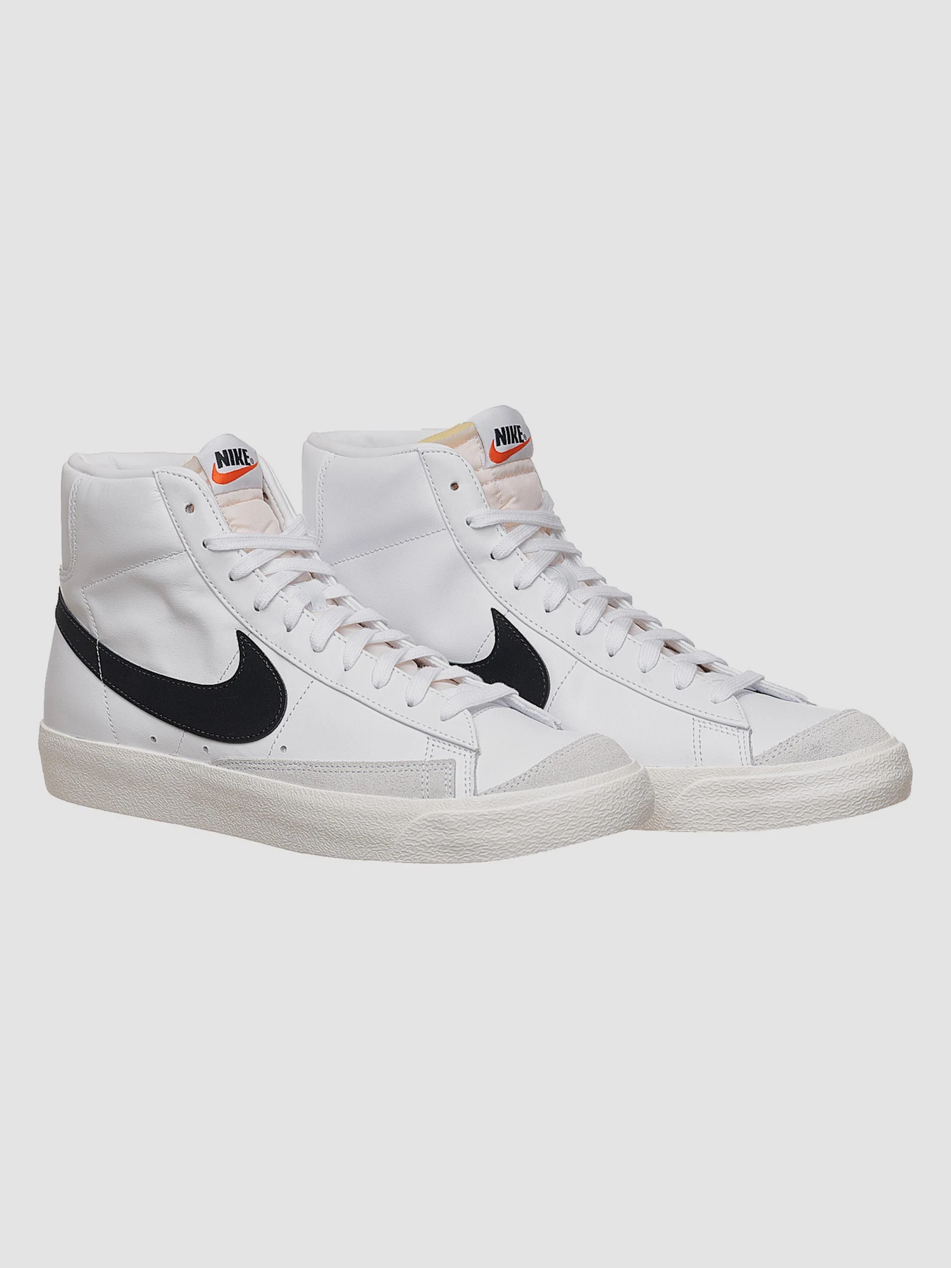 Кроссовки NIKE Nike Blazer Mid '77 Vintage (BQ6806-100) модель BQ6806-100 Кроссовки NIKE Nike Blazer Mid '77 Vintage (BQ6806-100) модель BQ6806-100 Фото
