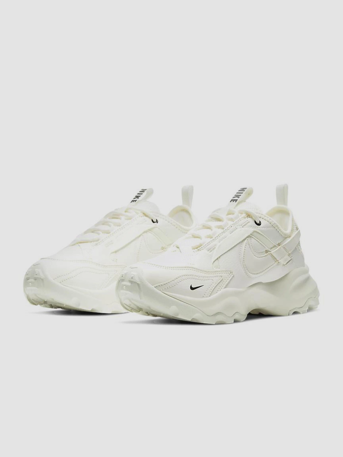 Кросівки NIKE Tc 7900 модель DD9682-100 Кросівки NIKE Tc 7900 модель DD9682-100 Фото