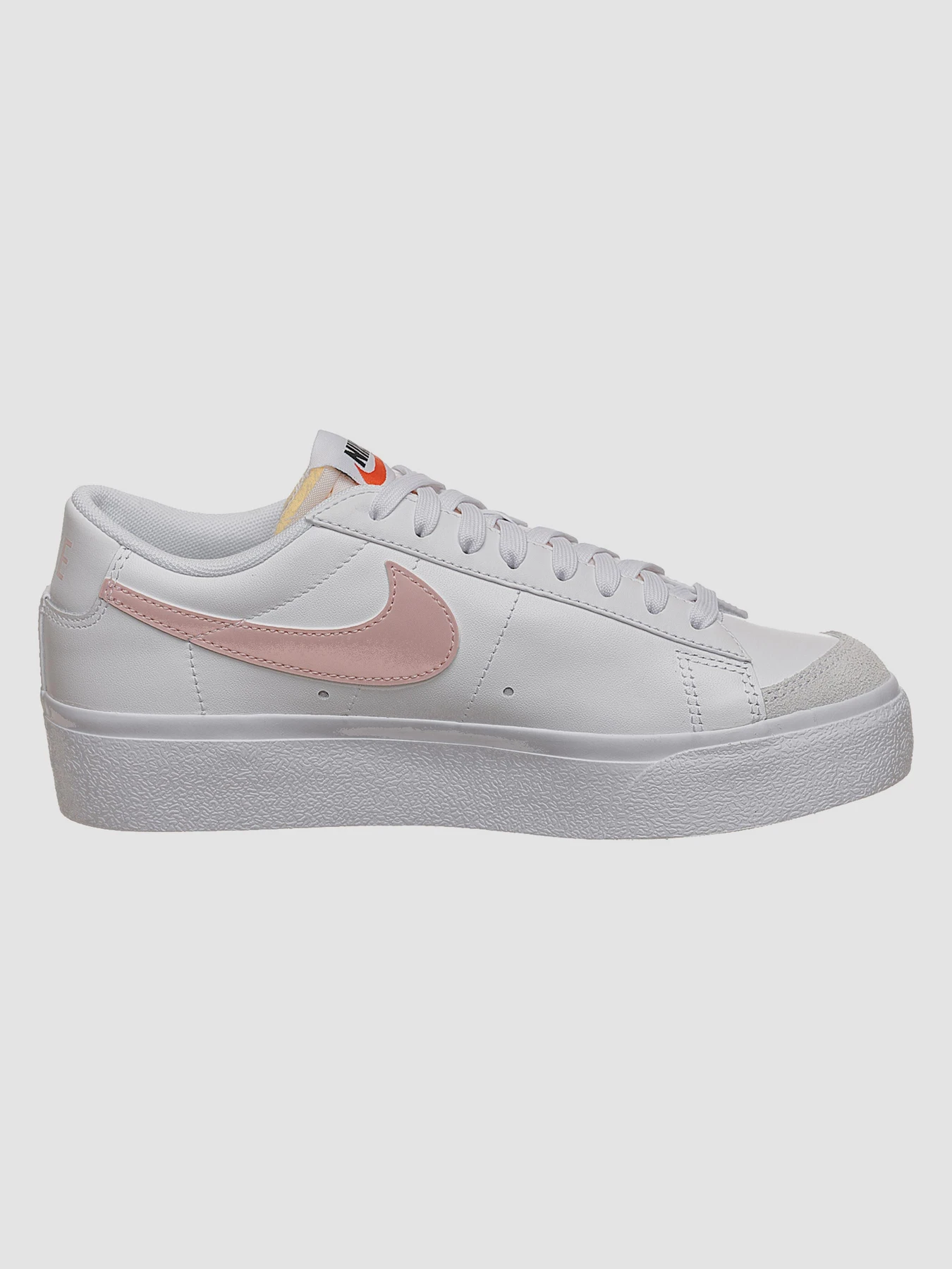 Кроссовки NIKE Nike Blazer Low Platform White (DJ0292-103) модель DJ0292-103 Кроссовки NIKE Nike Blazer Low Platform White (DJ0292-103) модель DJ0292-103 Фото