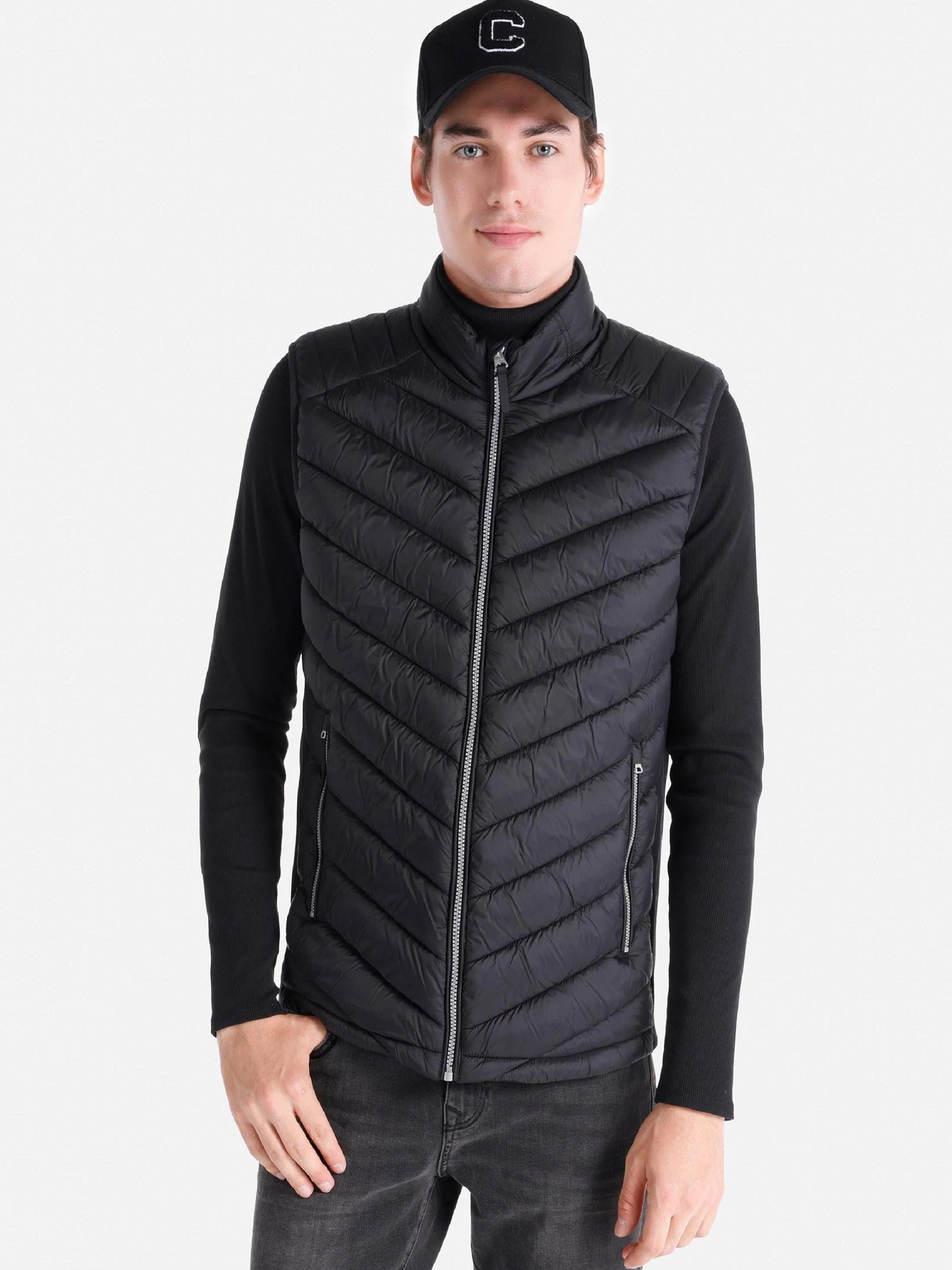 Куртки и дубленки Colin’s модель CL1045390_Q1.V1_BLK Фото