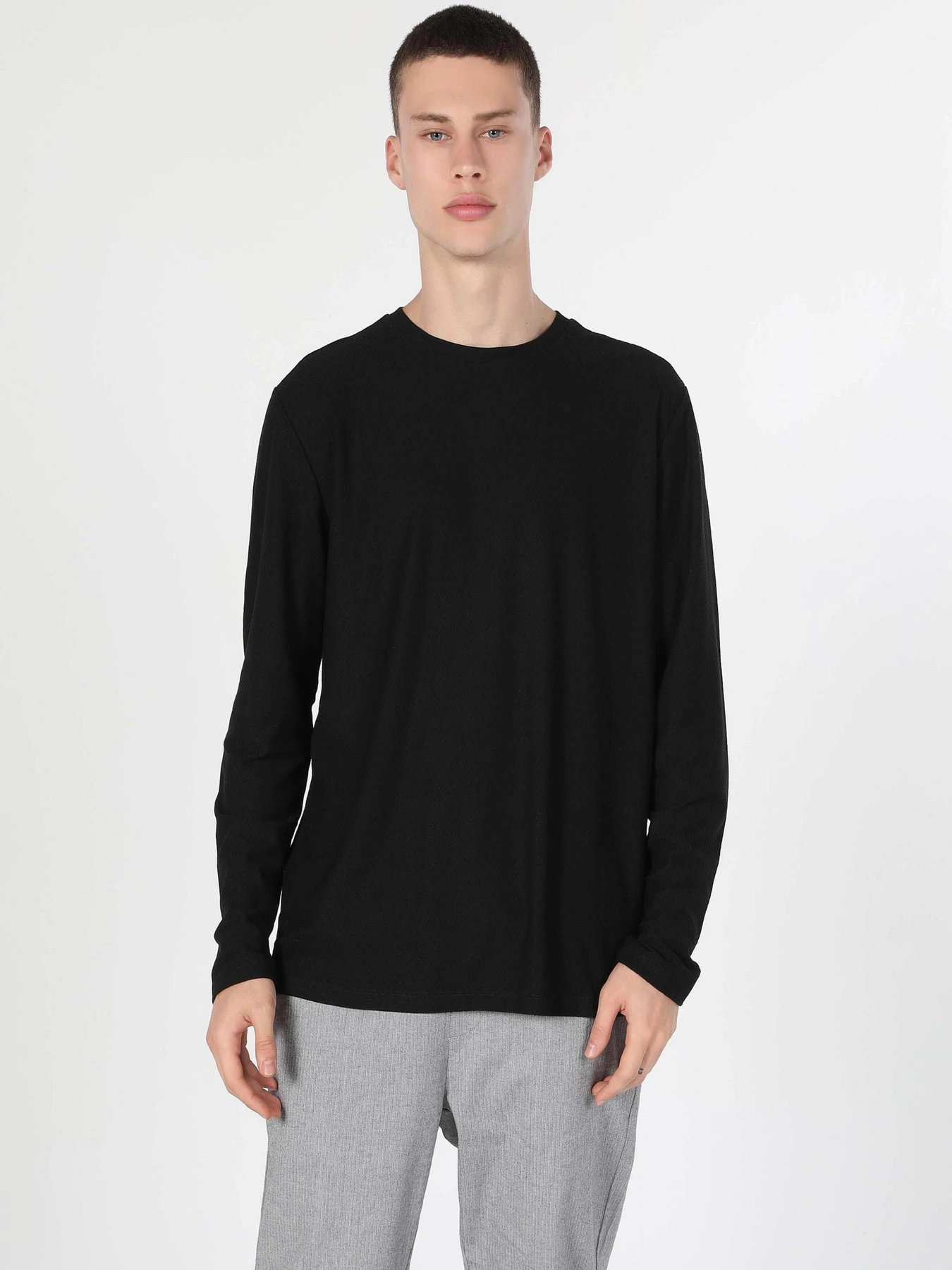 Худі та світшоти Colin’s модель CL1051143_Q1.V1_BLK Фото