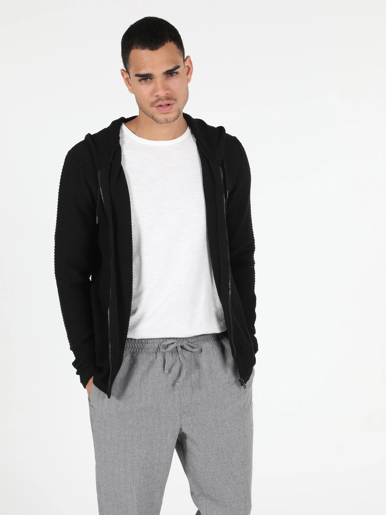 Худи и свитшоты Colin’s модель CL1050730_Q1.V1_BLK Фото