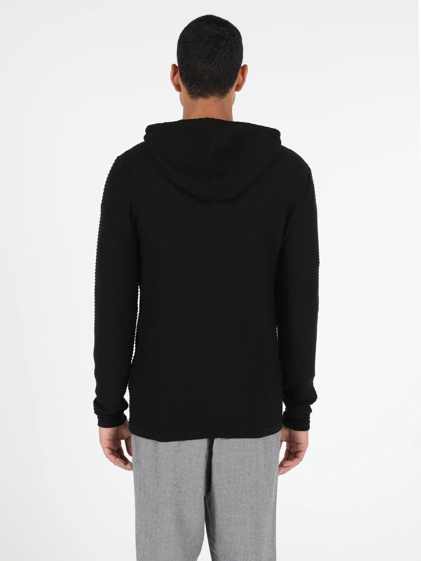 Худи и свитшоты Colin’s модель CL1050730_Q1.V1_BLK Фото