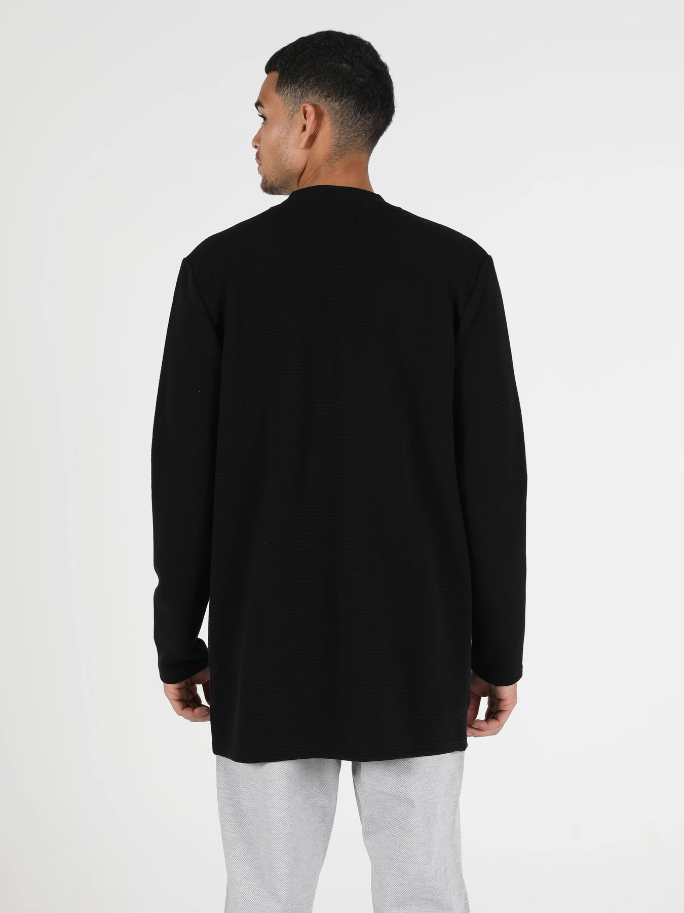 Худи и свитшоты Colin’s модель CL1050968_Q1.V1_BLK Фото