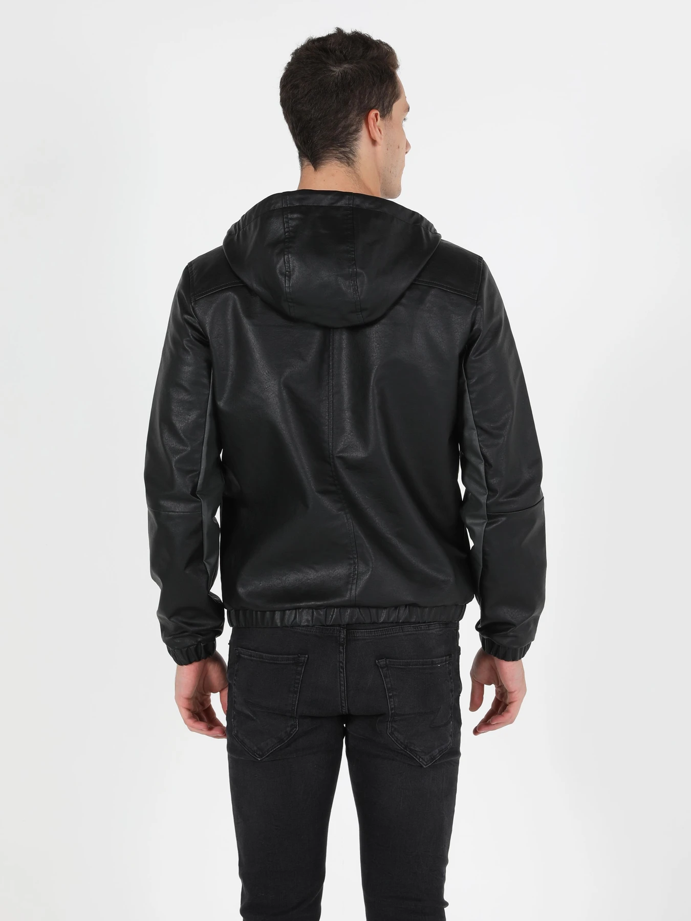 Куртки и дубленки Colin’s модель CL1050094_Q1.V1_BLK Фото