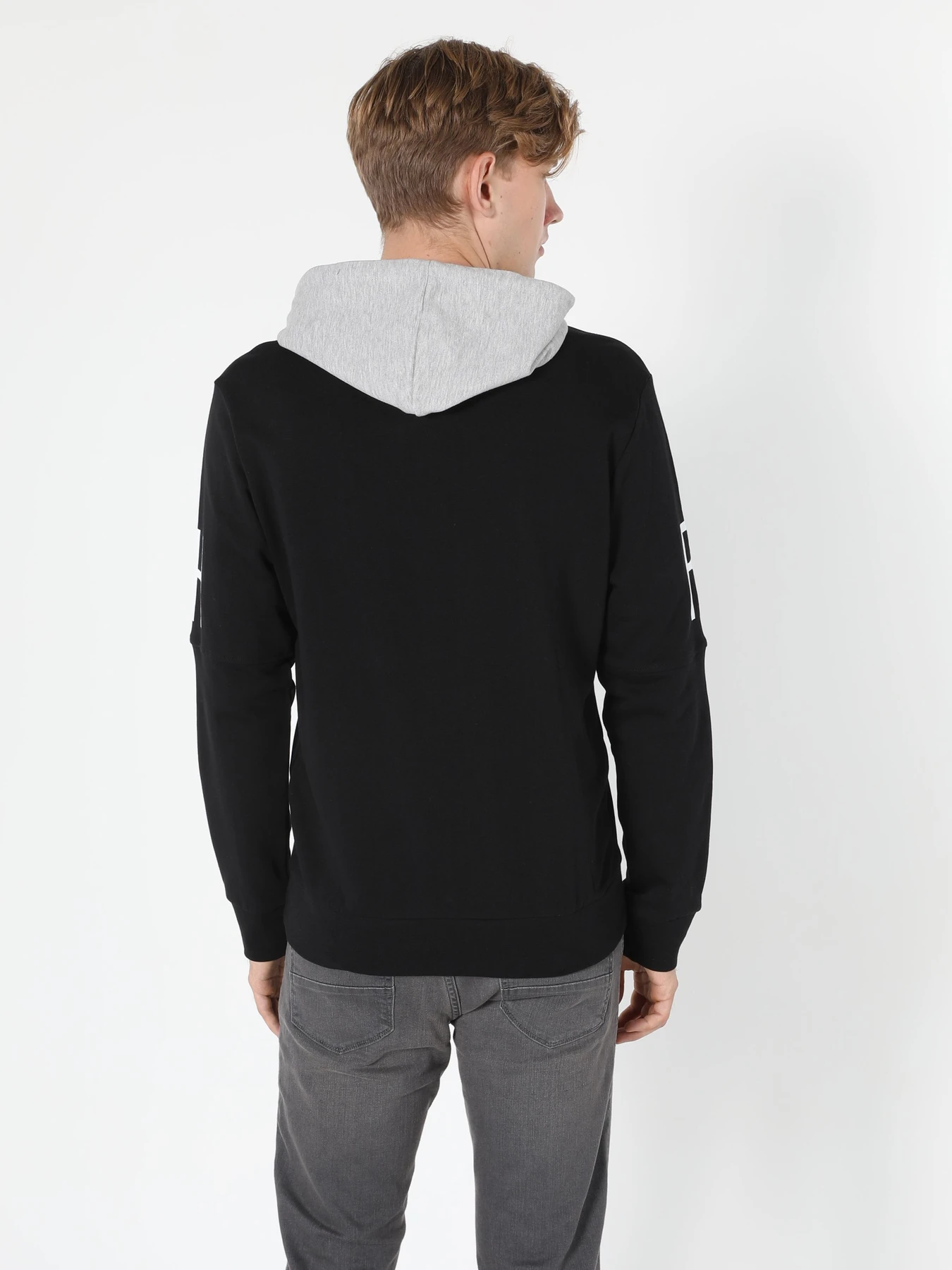 Худи и свитшоты Colin’s модель CL1055409_Q1.V1_BLK Фото