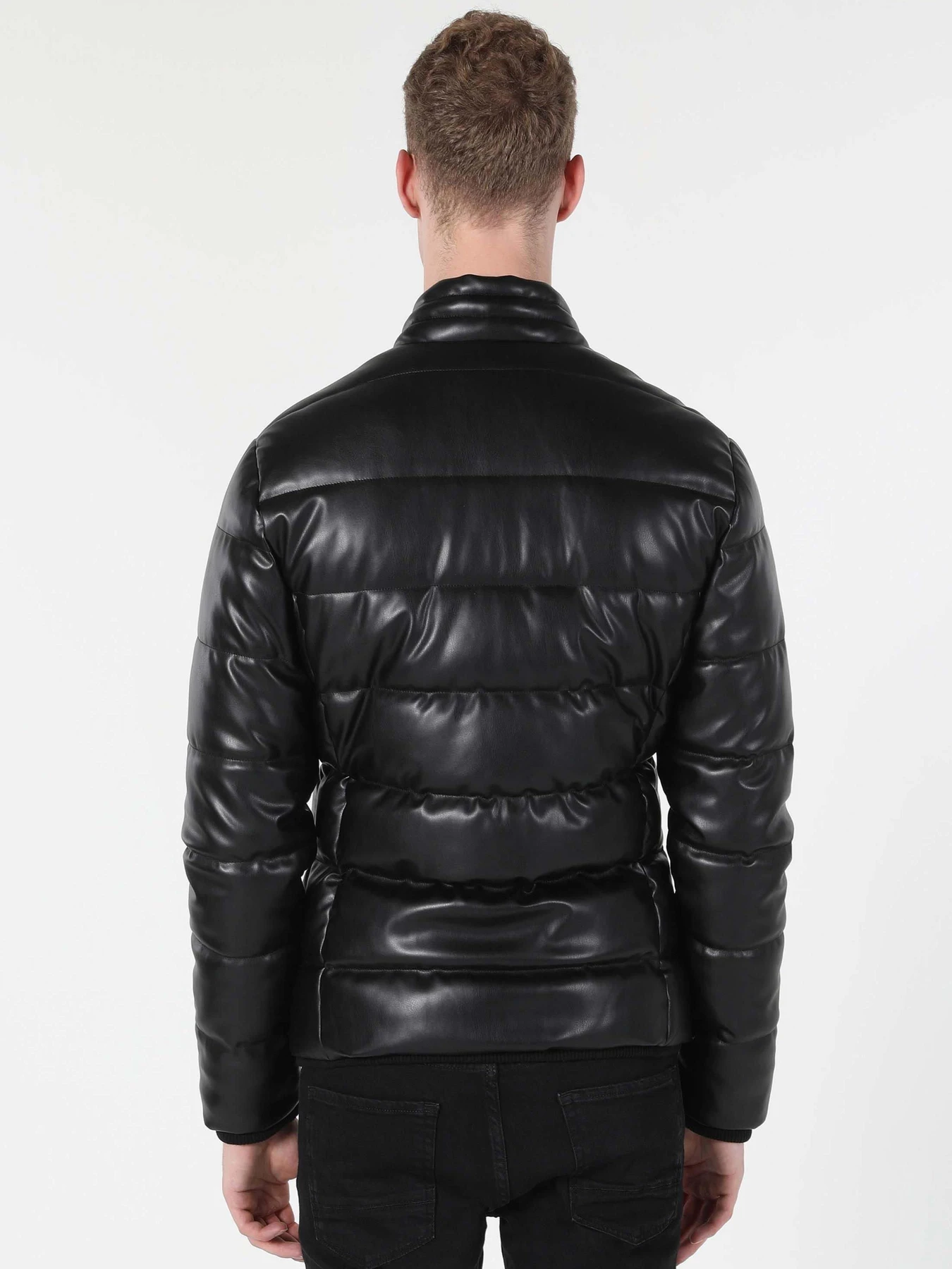 Куртки и дубленки Colin’s модель CL1055602_Q1.V1_BLK Фото