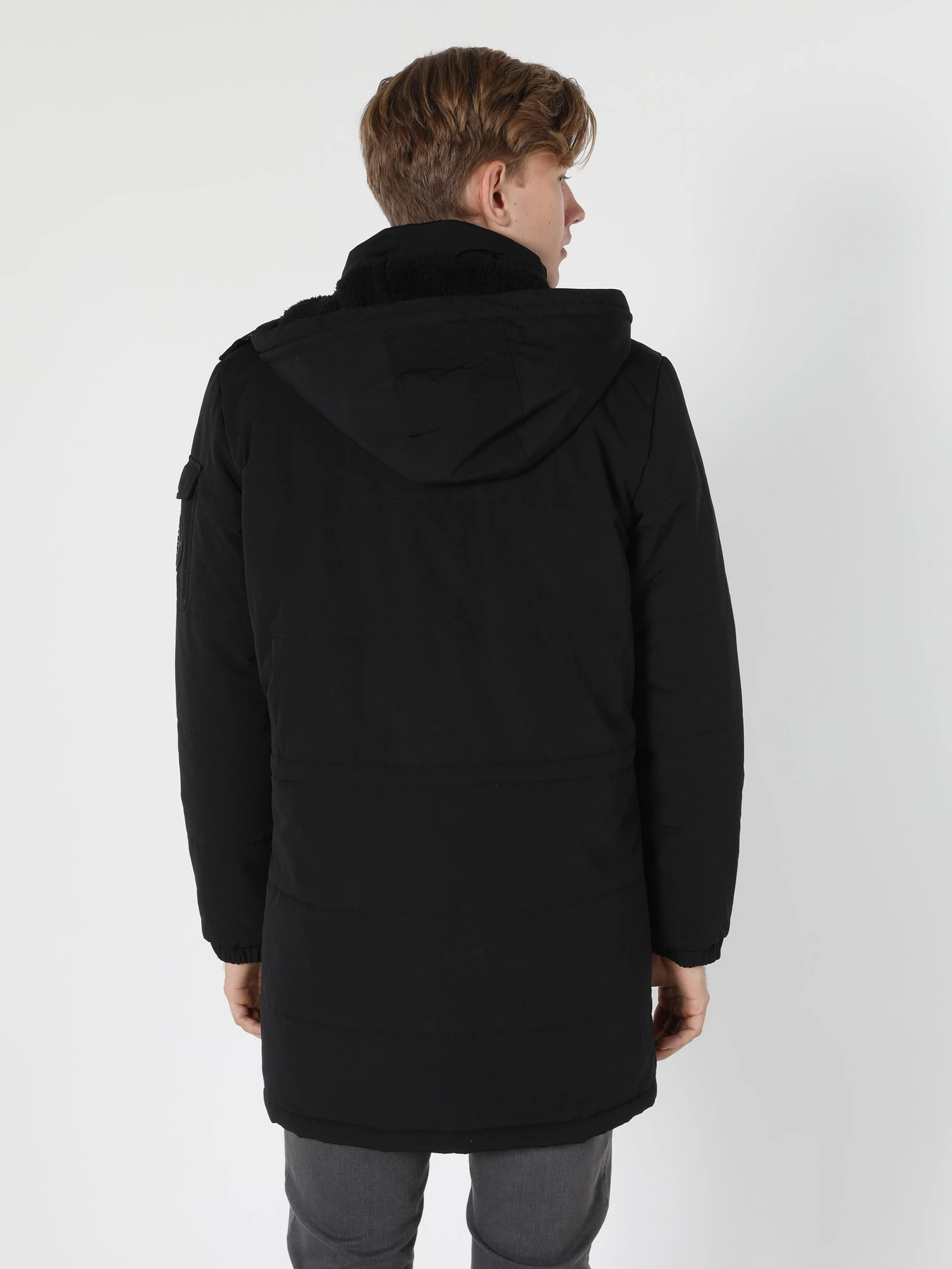 Куртки и дубленки Colin’s модель CL1054812_Q1.V1_BLK Фото