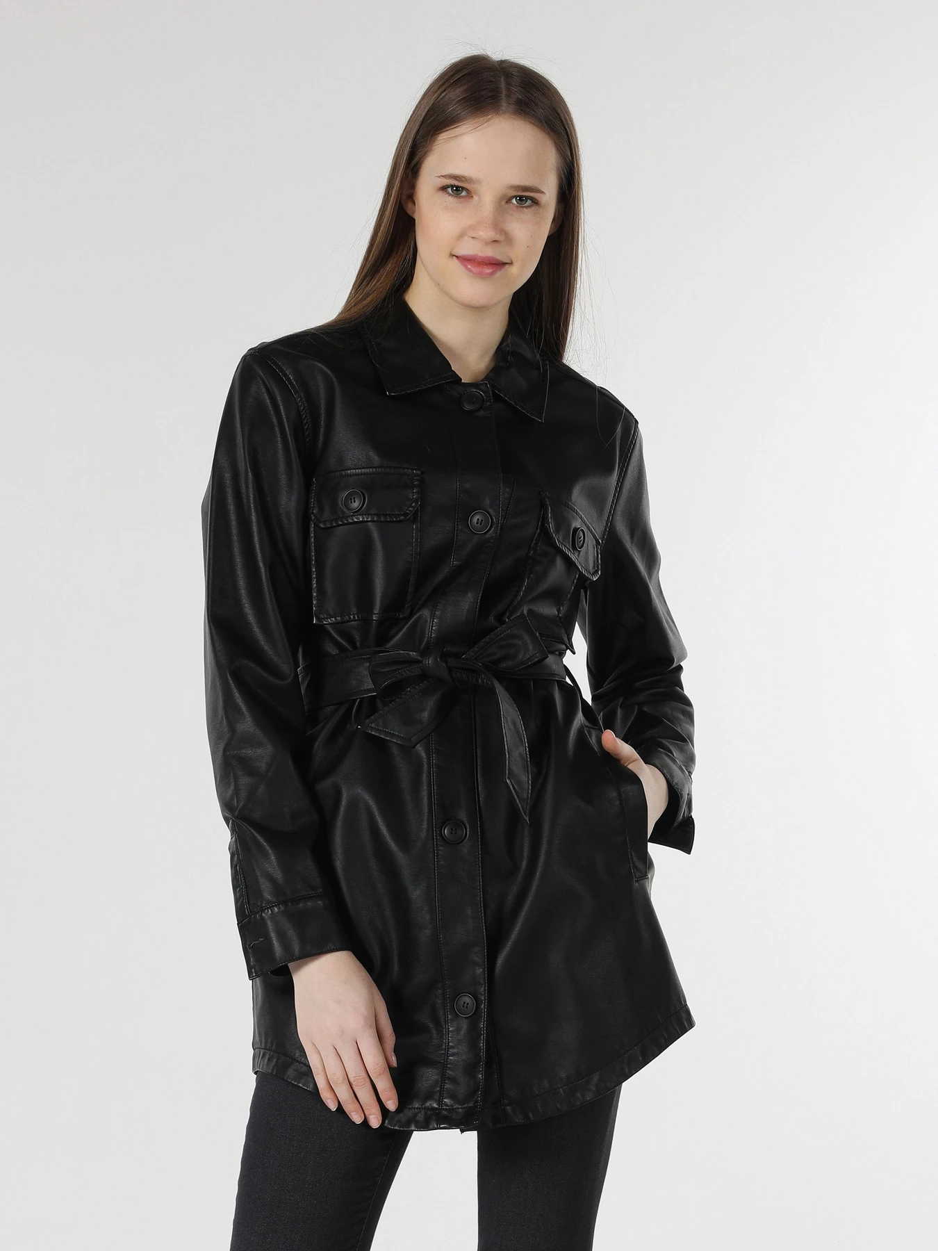 Куртки и дубленки Colin’s модель CL1055736_Q1.V1_BLK Фото