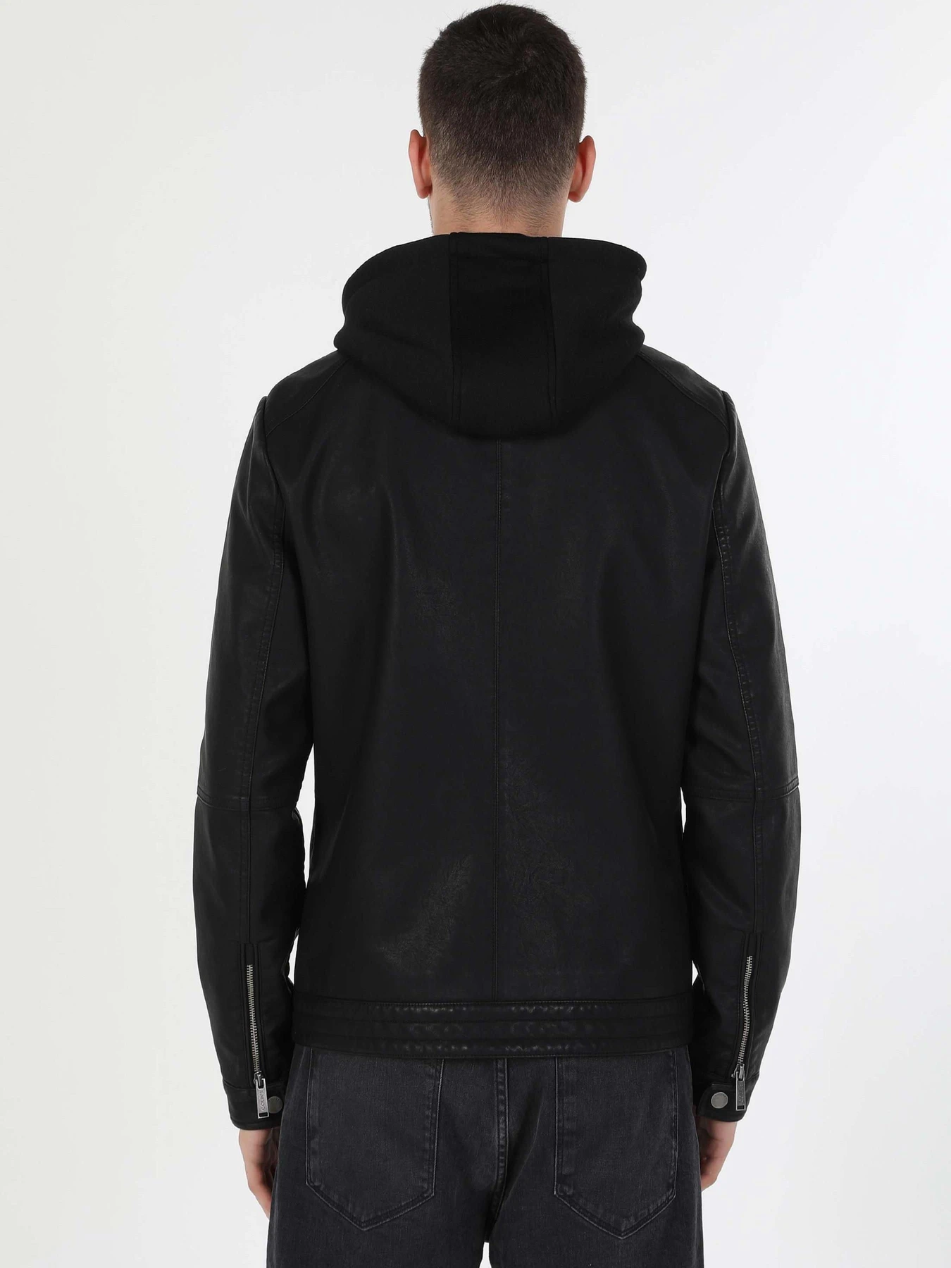 Куртки и дубленки Colin’s модель CL1054817_Q1.V1_BLK Фото