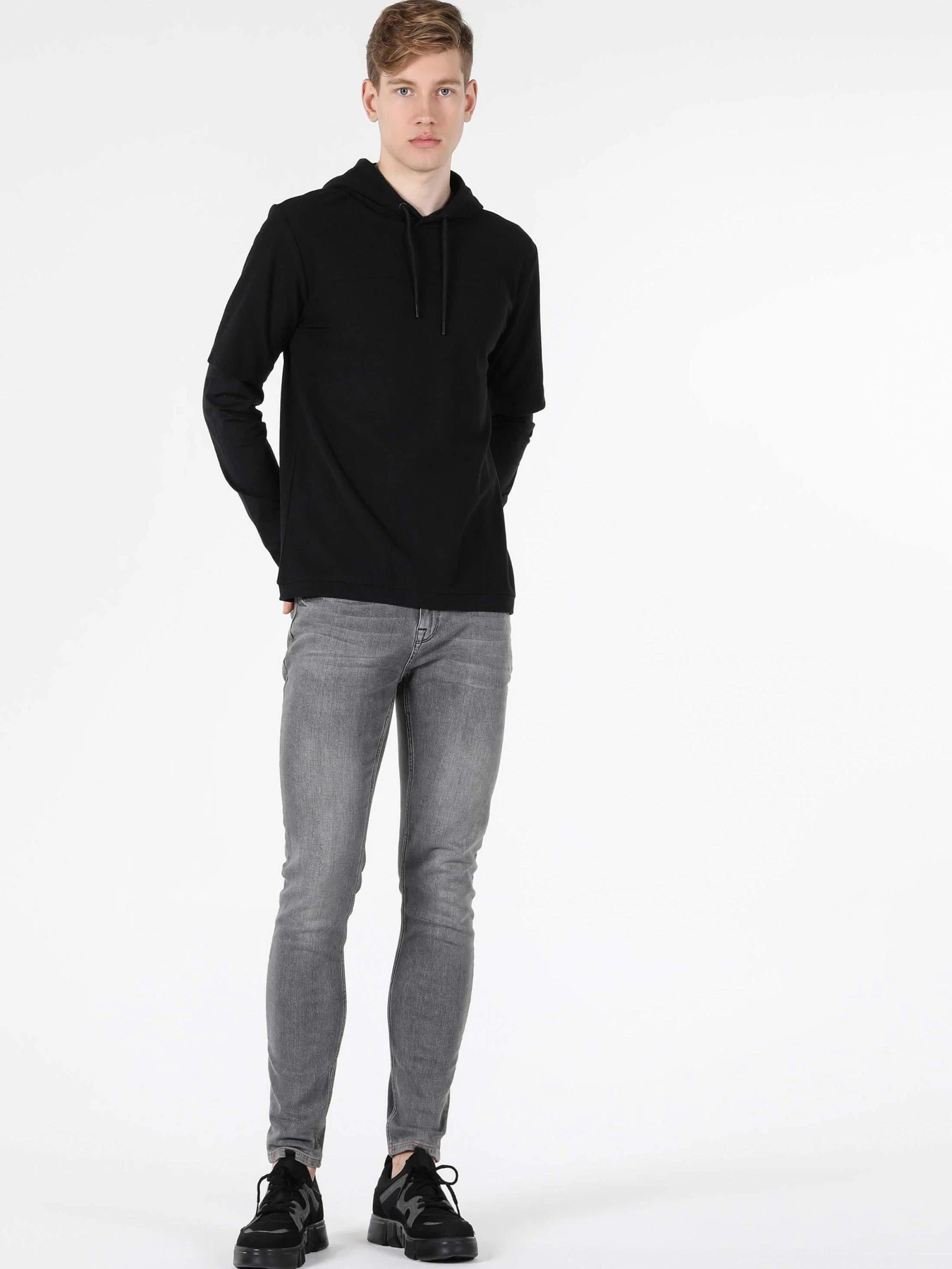Худи и свитшоты Colin’s модель CL1056773_Q1.V1_BLK Фото
