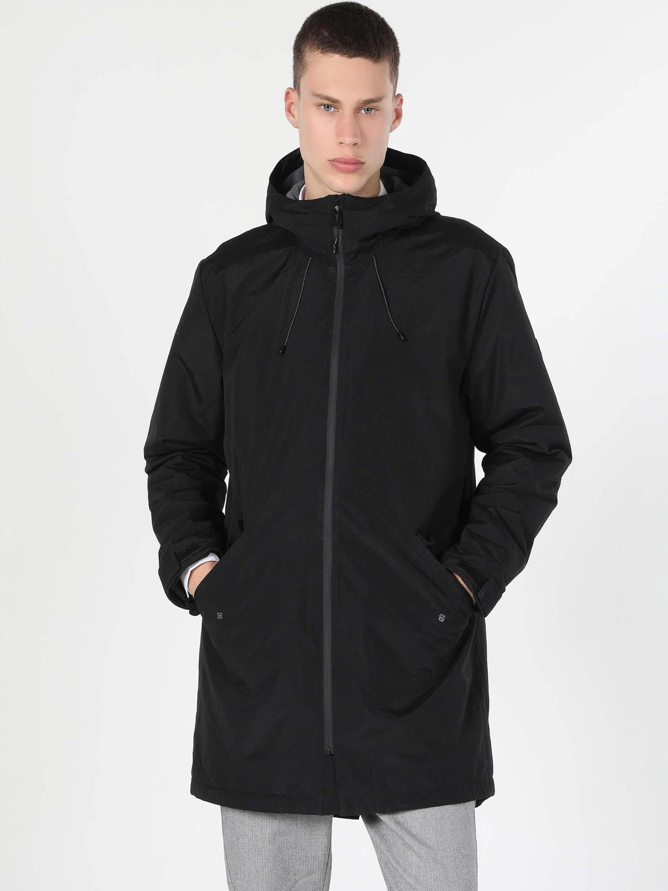Куртки и дубленки Colin’s модель CL1055609_Q1.V1_BLK Фото