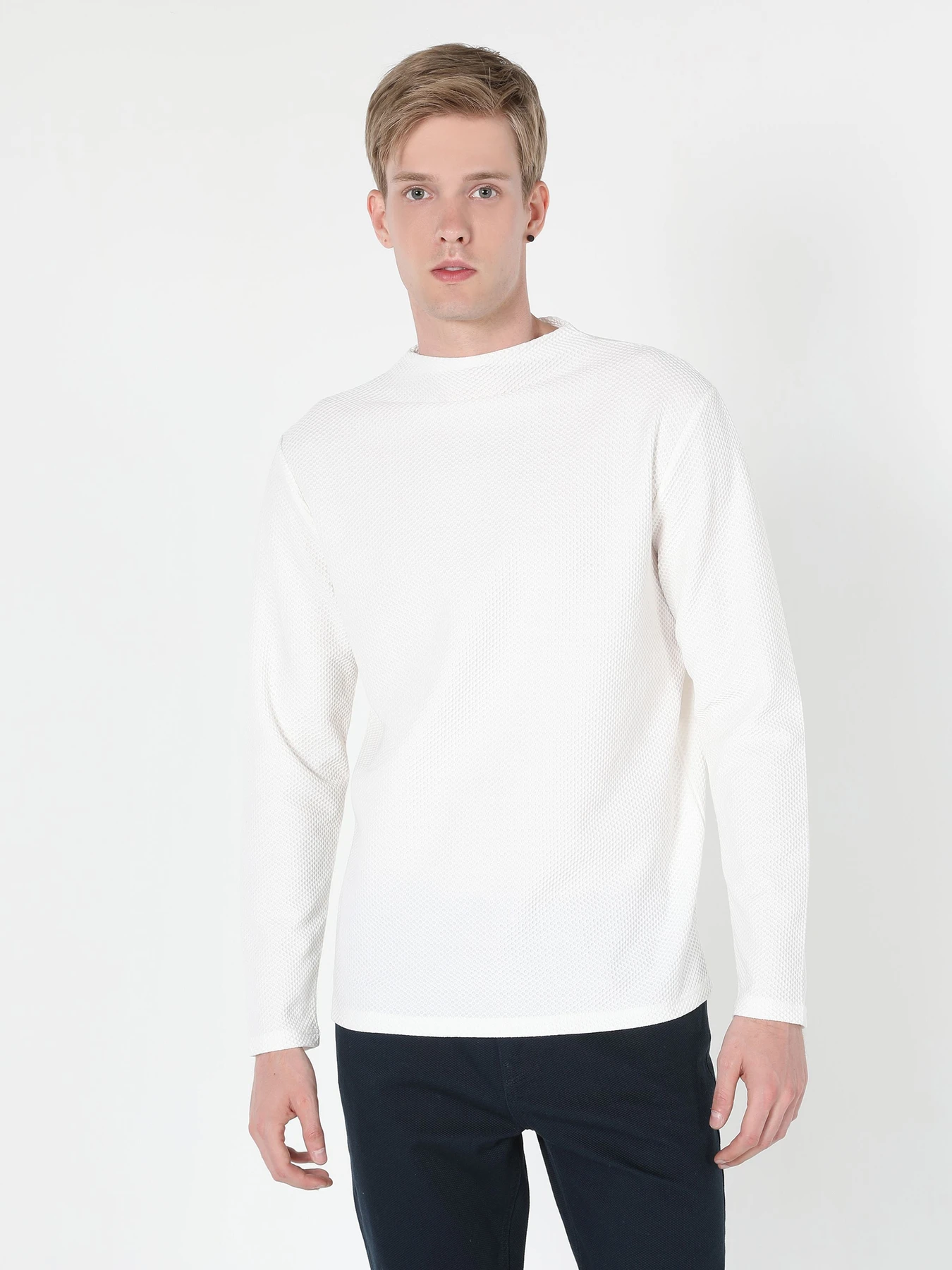 Худи и свитшоты Colin’s модель CL1060115_Q1.V1_WHT Фото
