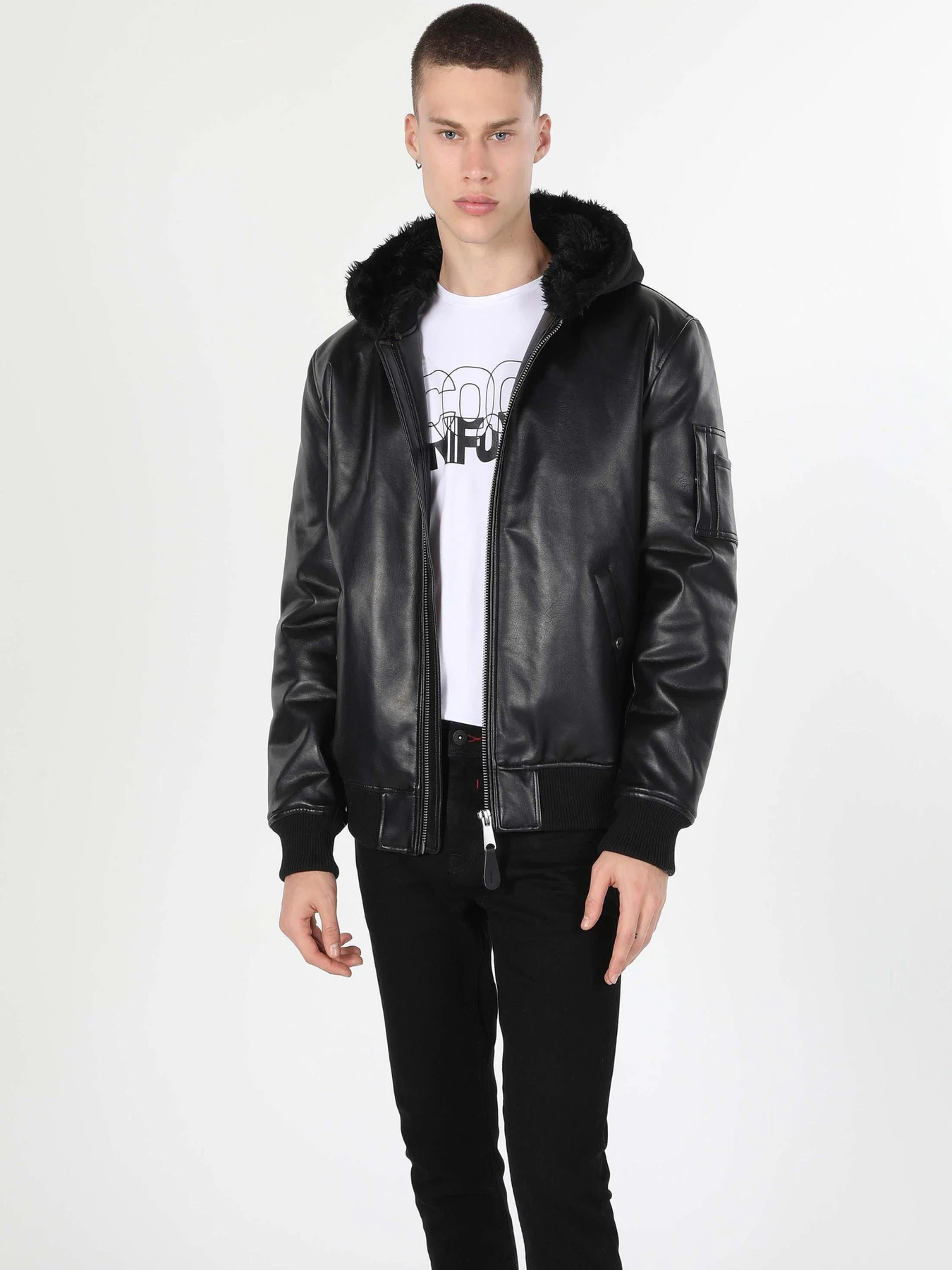 Куртки и дубленки Colin’s модель CL1060744_Q1.V1_BLK Фото