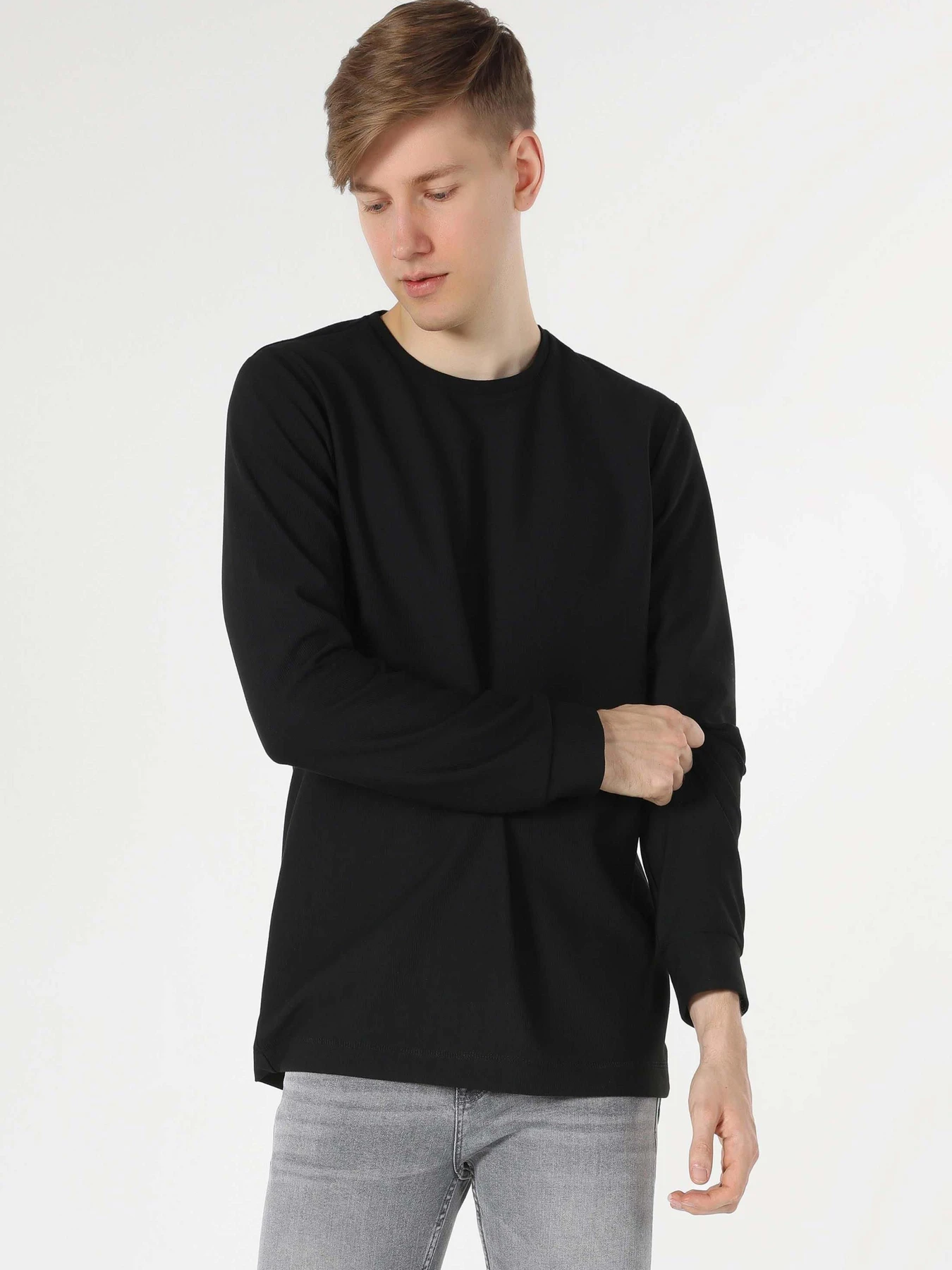 Худи и свитшоты Colin’s модель CL1062460_Q1.V1_BLK Фото