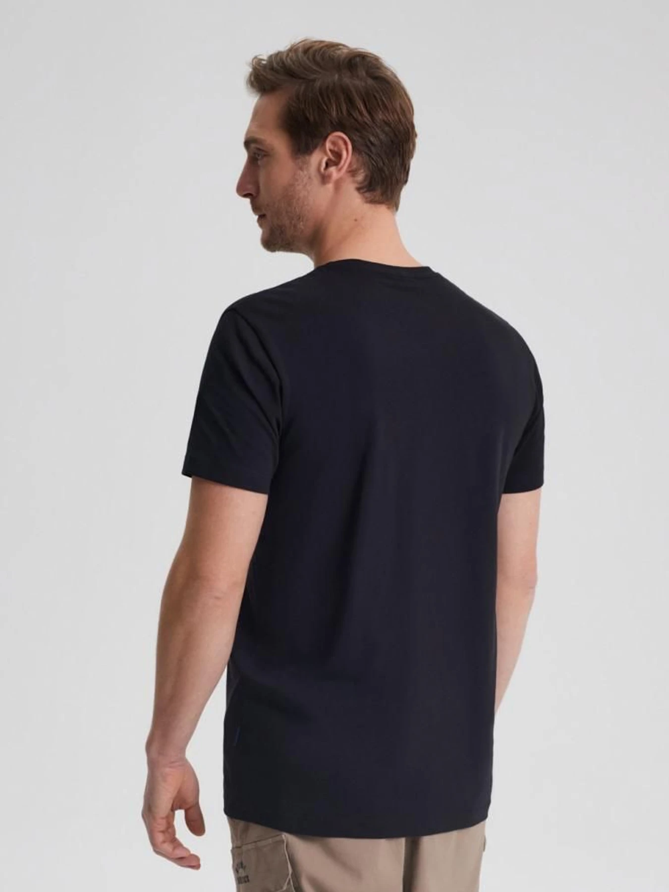 Футболки и поло DIVERSE V Neck модель 10043940 Футболки и поло DIVERSE V Neck модель 10043940 Фото