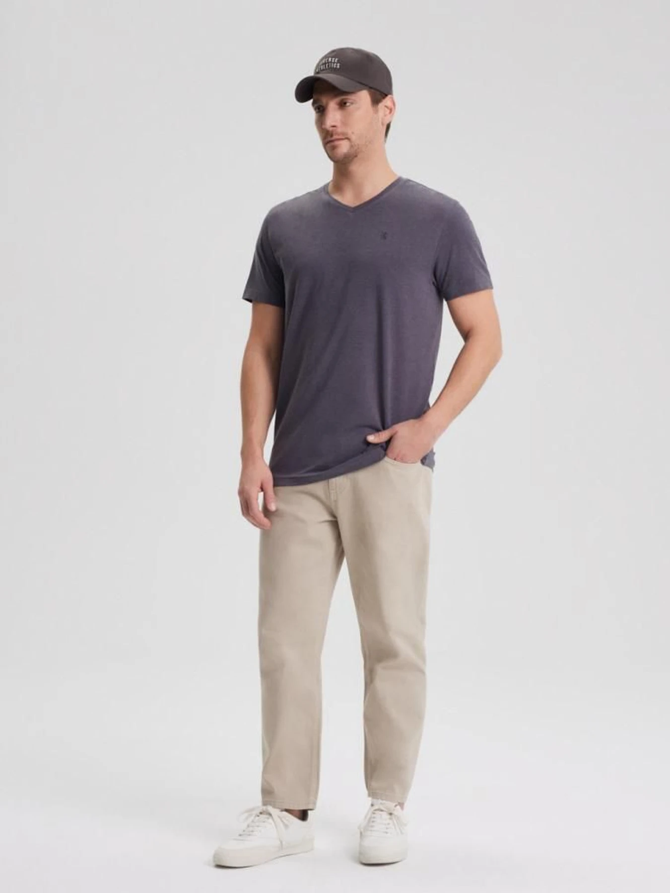 Футболки и поло DIVERSE V Neck модель 10043940 Футболки и поло DIVERSE V Neck модель 10043940 Фото