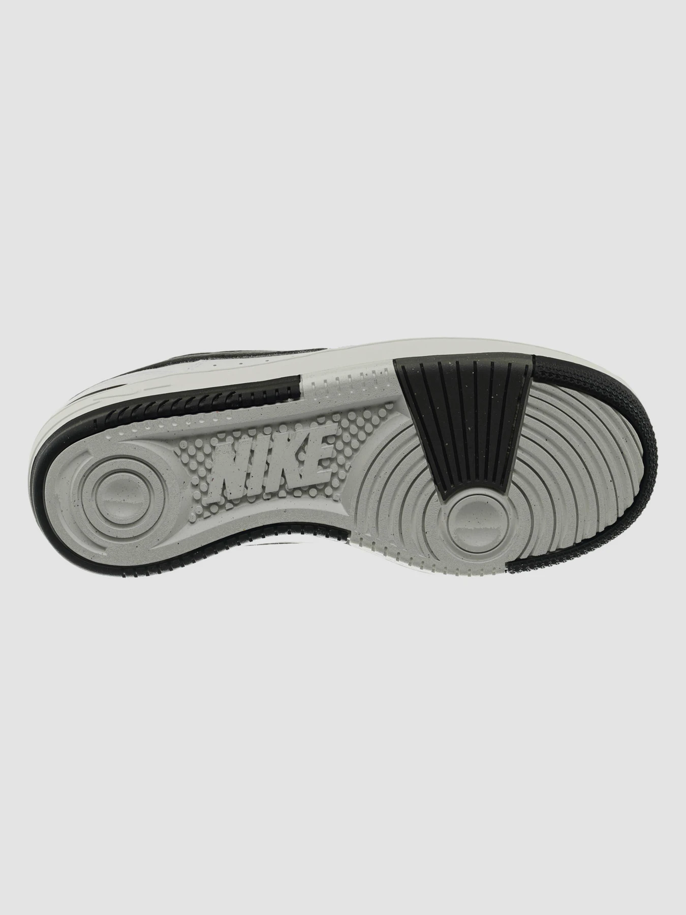 Кросівки NIKE Gamma Force Shoes модель DX9176-100 Фото