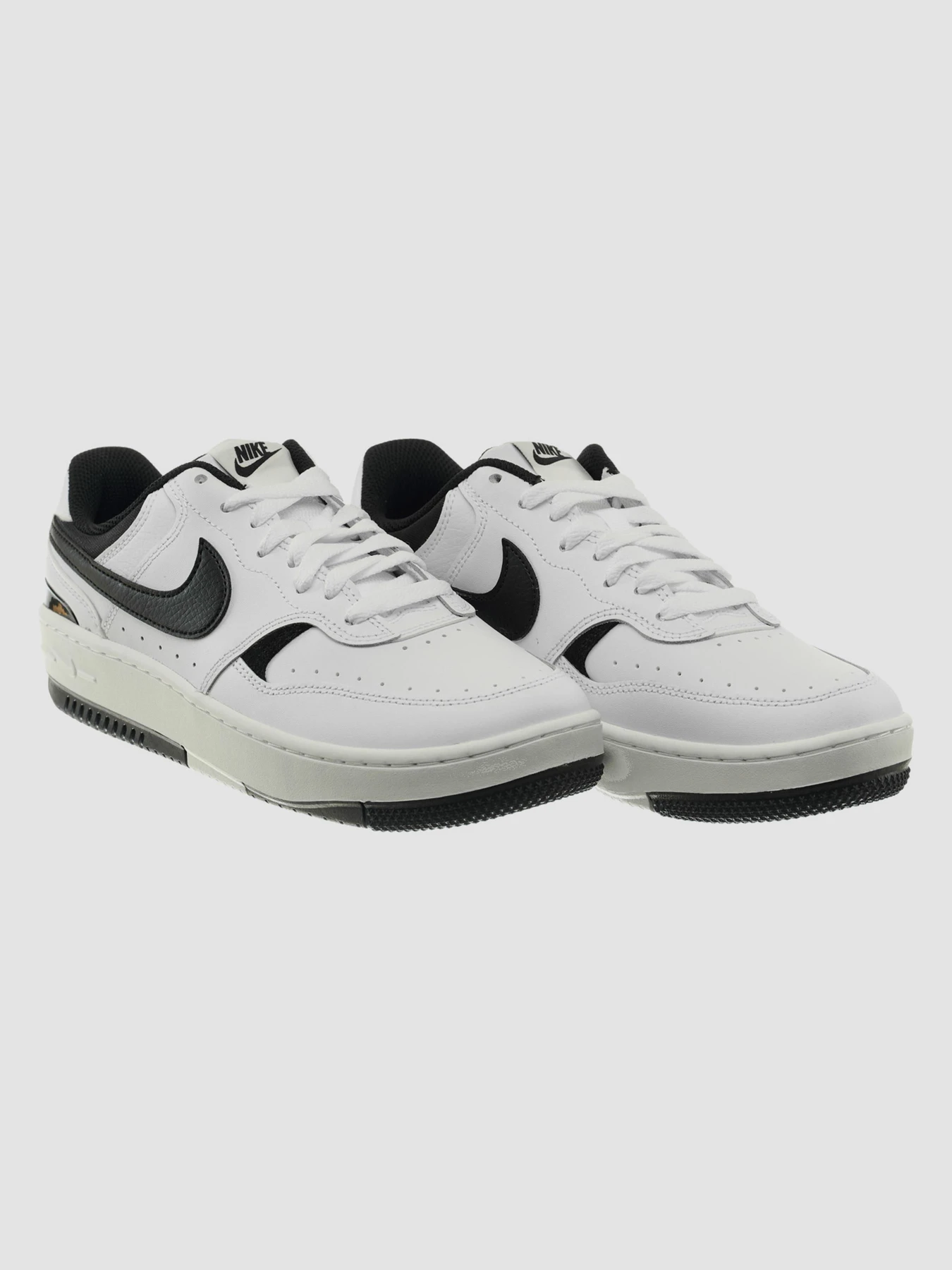 Кросівки NIKE Gamma Force Shoes модель DX9176-100 Фото