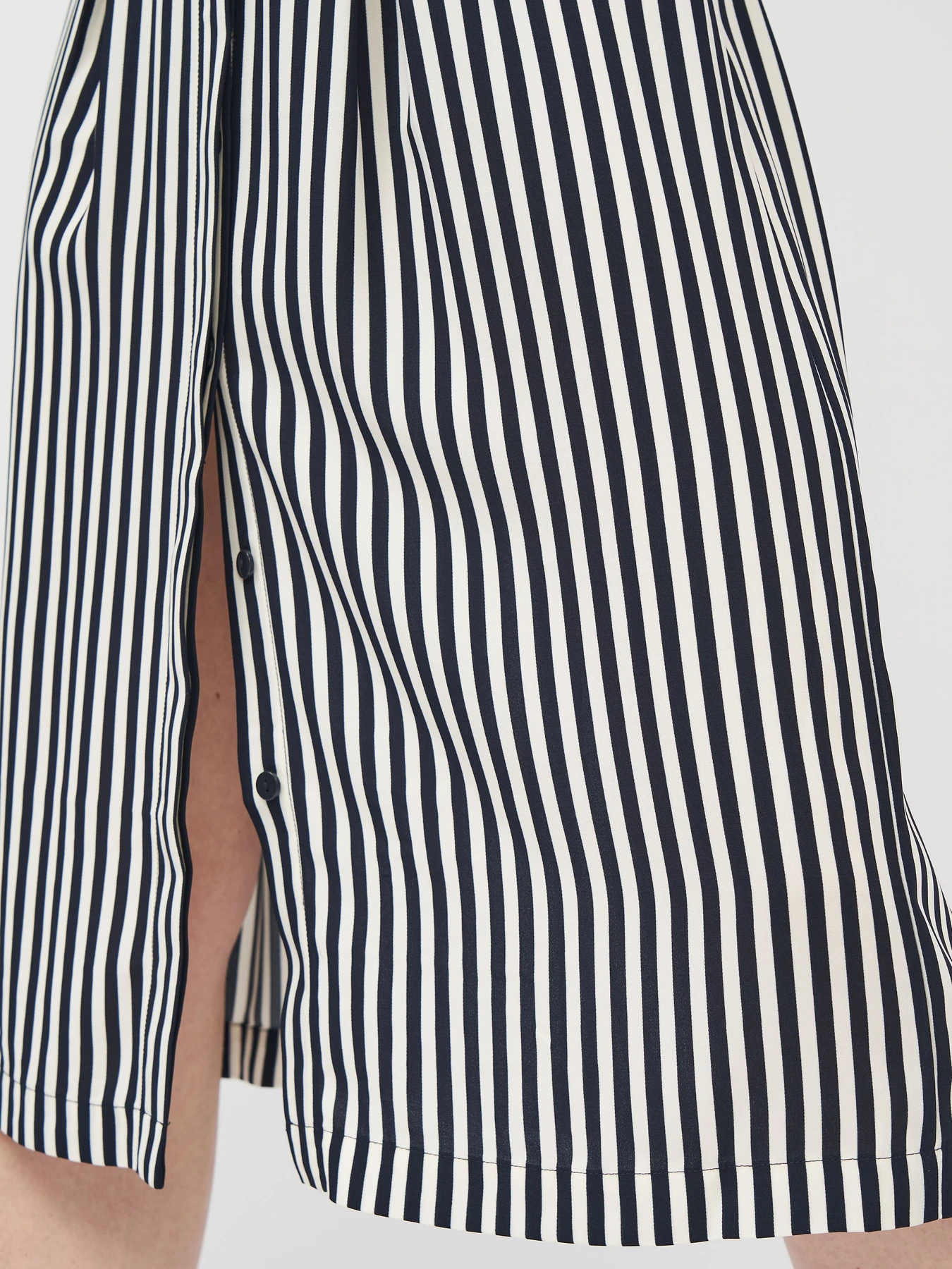Спідниці H&M модель 4477690log_бело-синий Фото