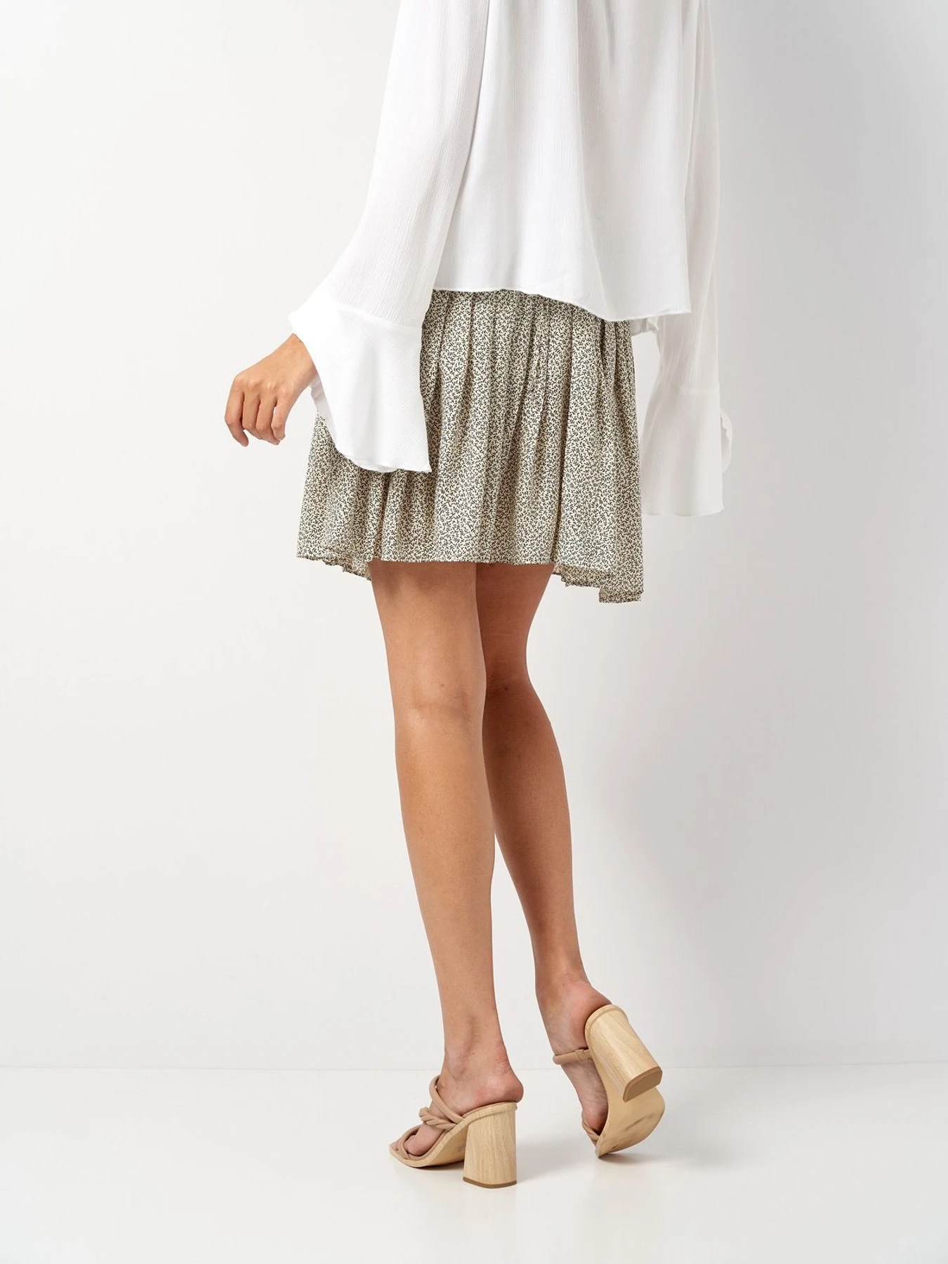 Юбки H&M модель 2001108ral_Бело-черный Фото