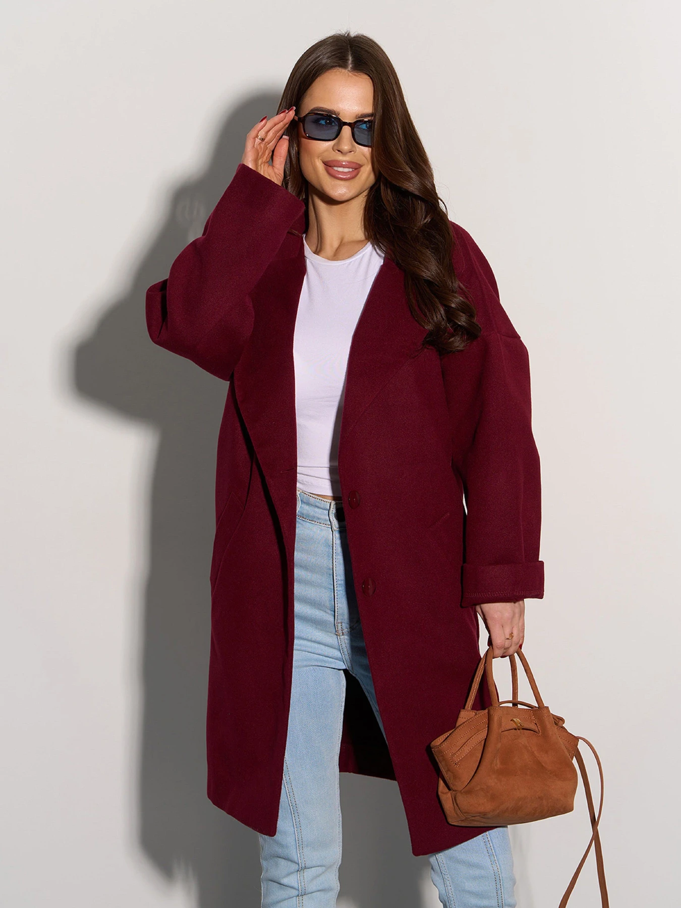 Пальто и плащи ISSA Plus модель 15089_бордовый Пальто и плащи ISSA Plus модель 15089_бордовый Фото