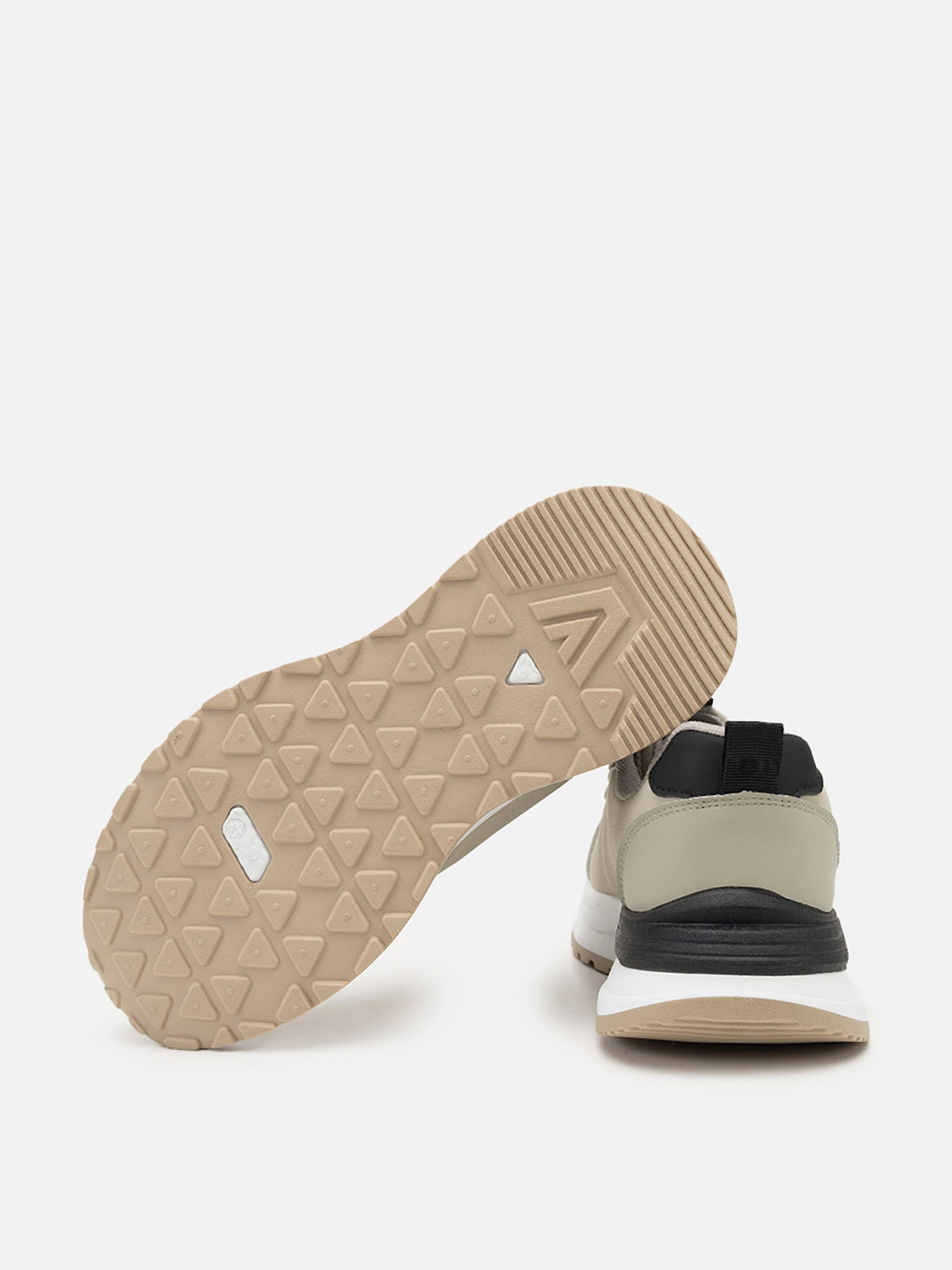 Кроссовки YUKI модель ЦБ-00268294 Кроссовки YUKI модель ЦБ-00268294 Фото