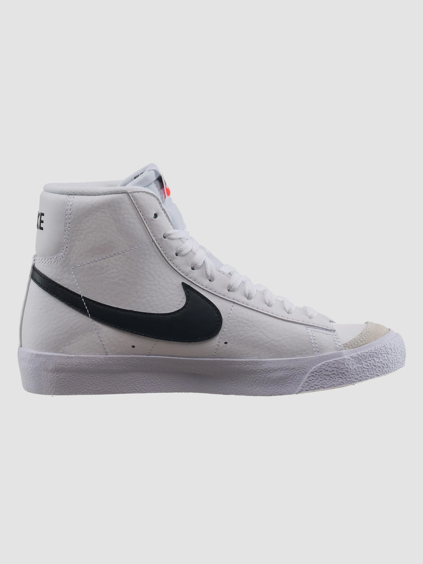 Кеди NIKE Nike Blazer Mid 77 модель DA4086-100 Кеди NIKE Nike Blazer Mid 77 модель DA4086-100 Фото