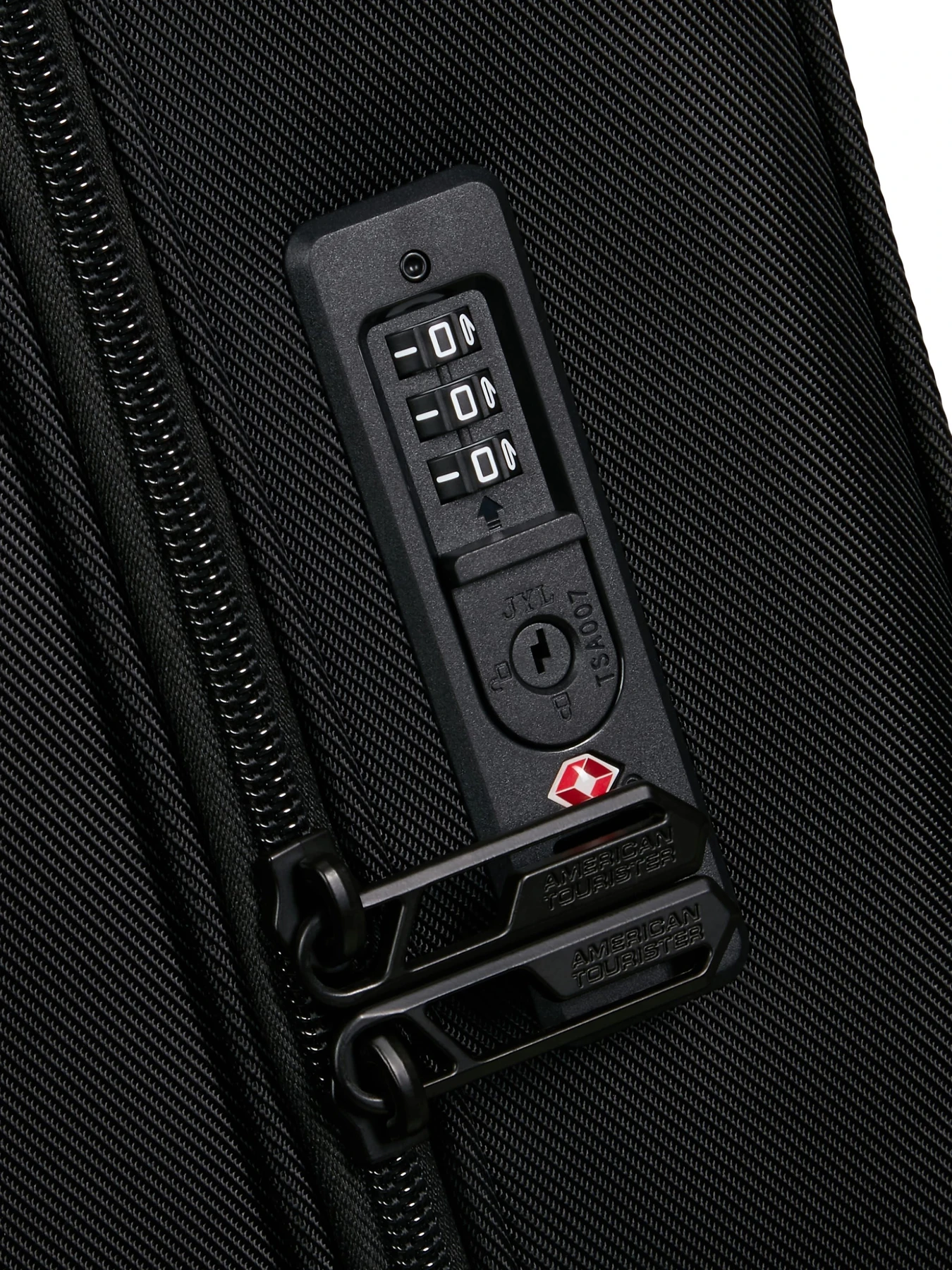 Дорожні сумки та валізи American Tourister модель MD109009 Фото