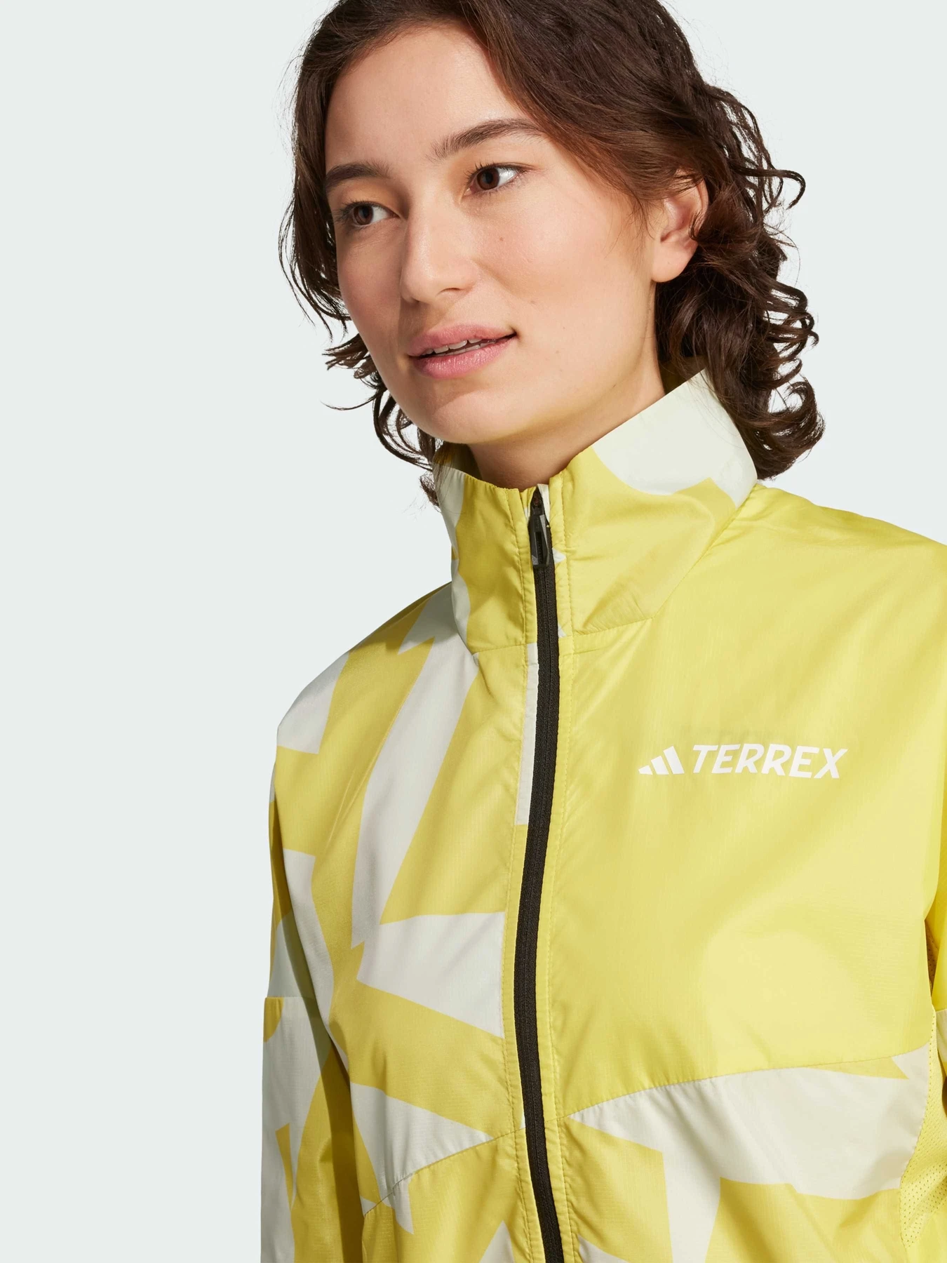 Куртки та дублянки Adidas модель JF1502 Фото