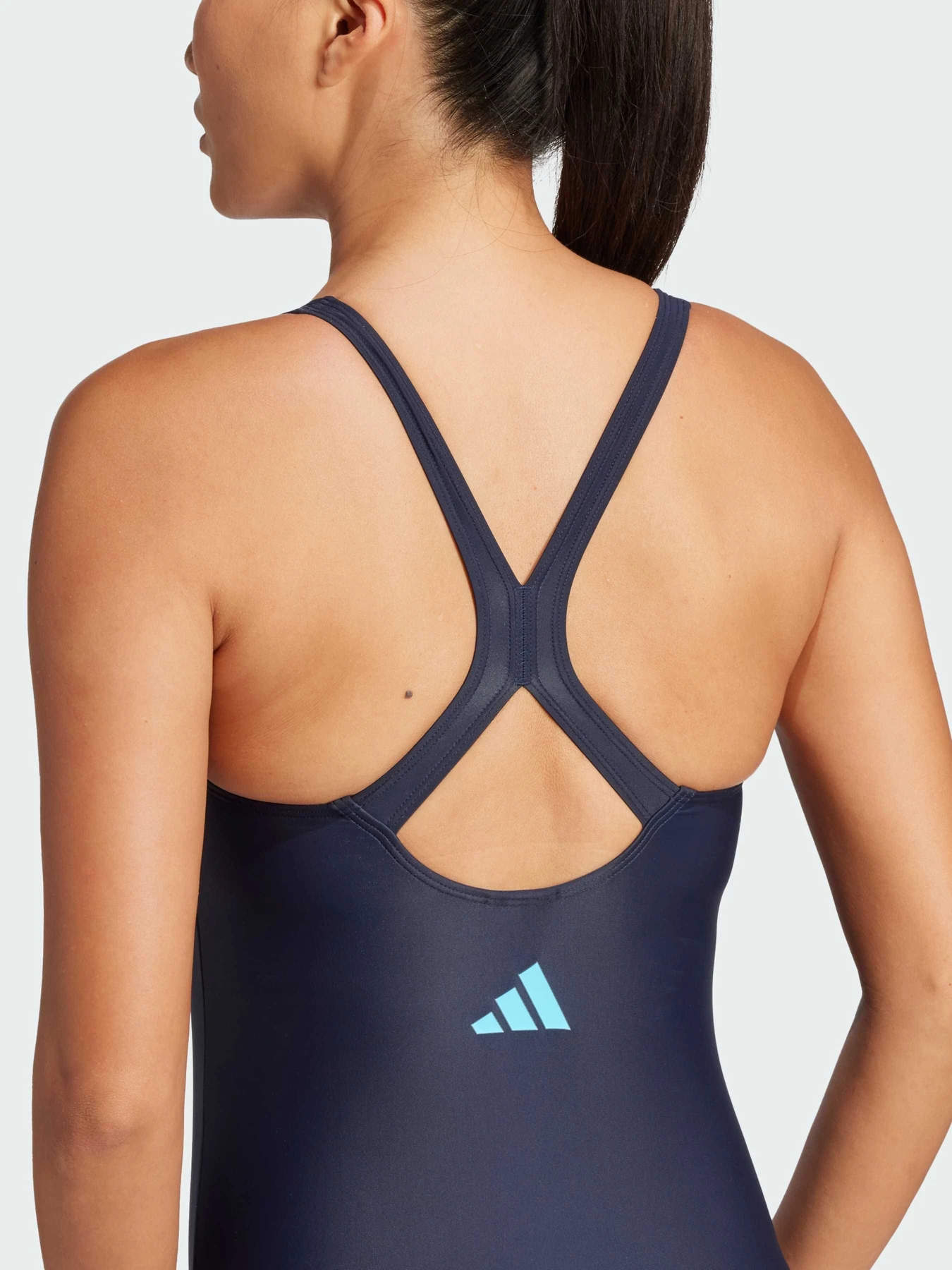 Одежда для пляжа Adidas 3 Stripes модель JH3320 Одежда для пляжа Adidas 3 Stripes модель JH3320 Фото