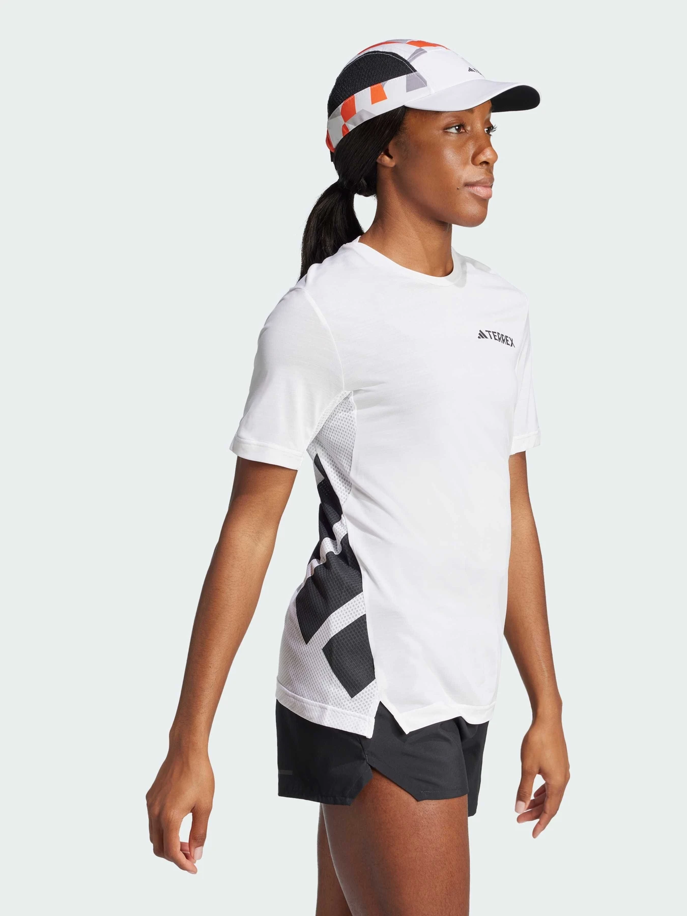 Футболки и поло Adidas Terrex модель JN8140 Футболки и поло Adidas Terrex модель JN8140 Фото