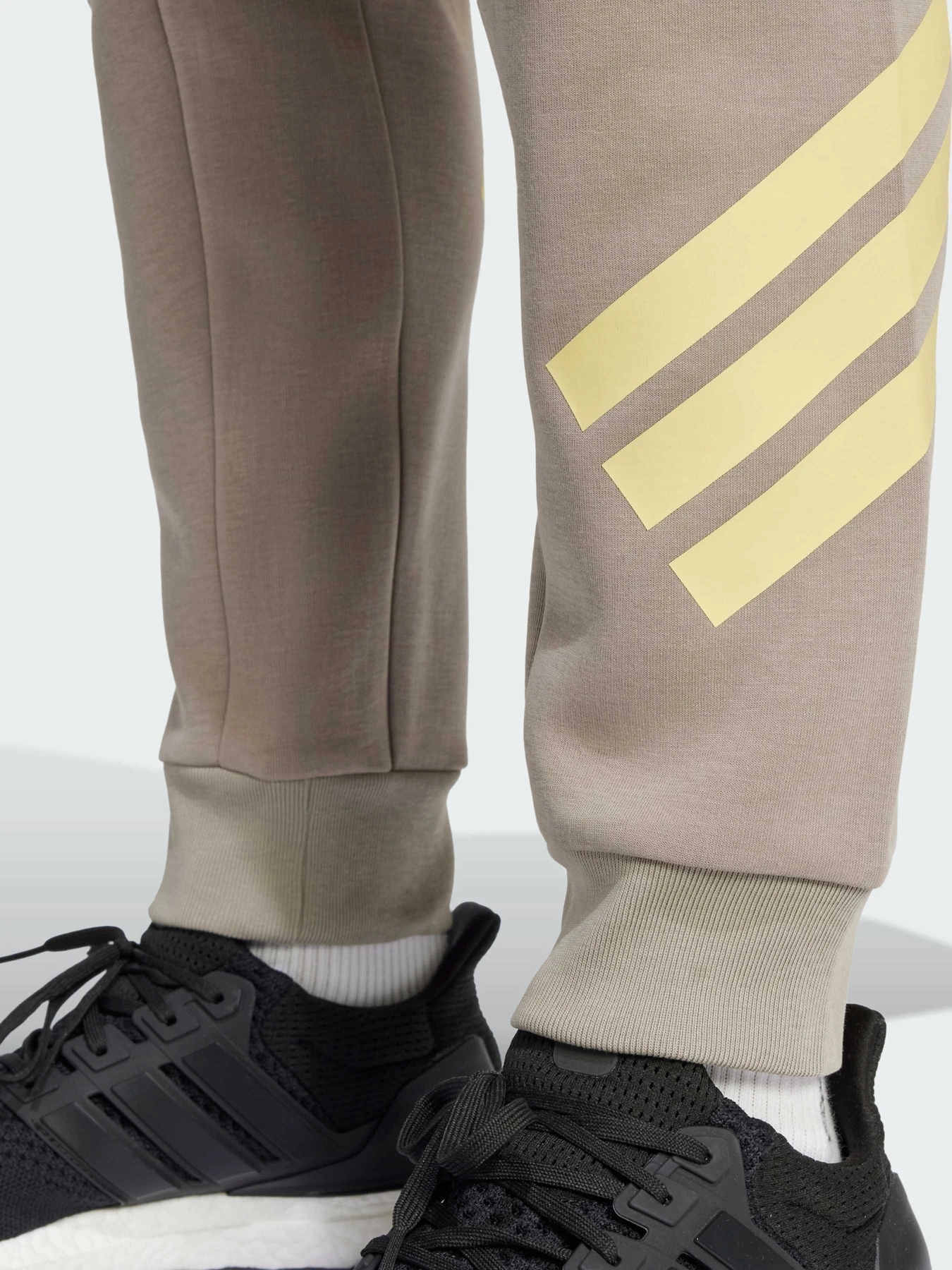 Брюки Adidas 3 Stripes модель JD4862 Брюки Adidas 3 Stripes модель JD4862 Фото