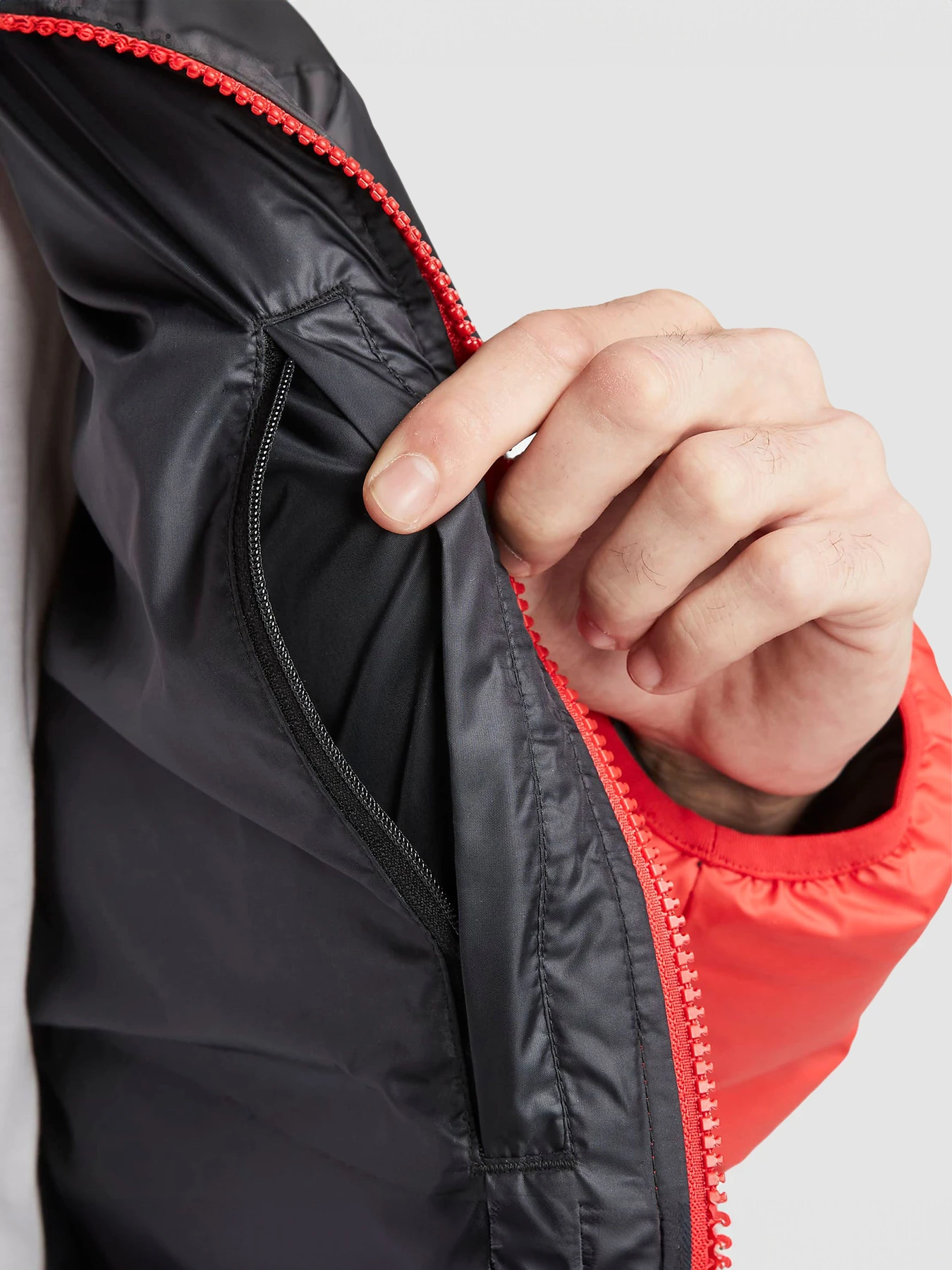 Куртки и дубленки NIKE Storm-Fit Windrunner Primaloft модель FB8185-011 Фото
